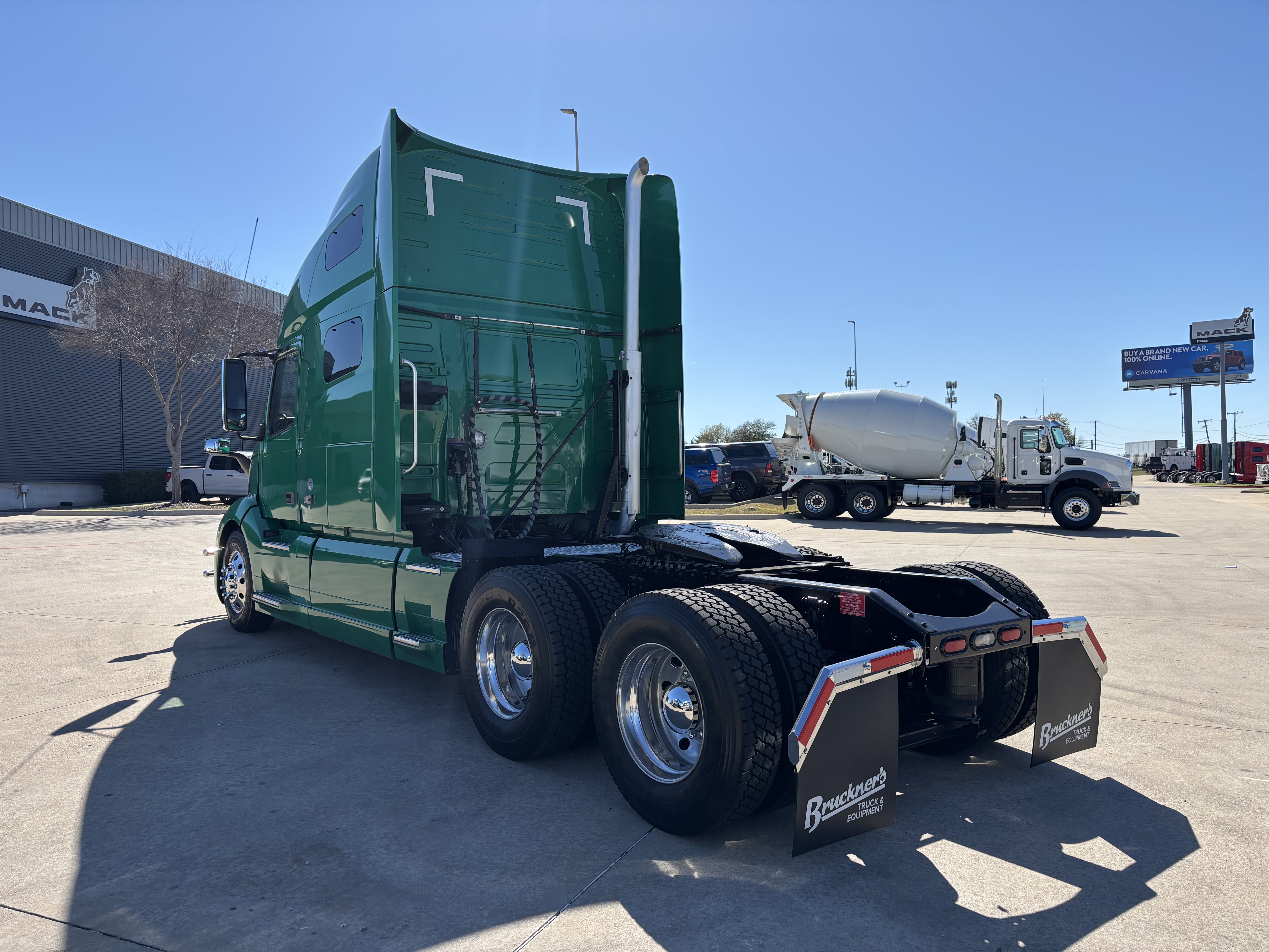 2020 Volvo - image 7