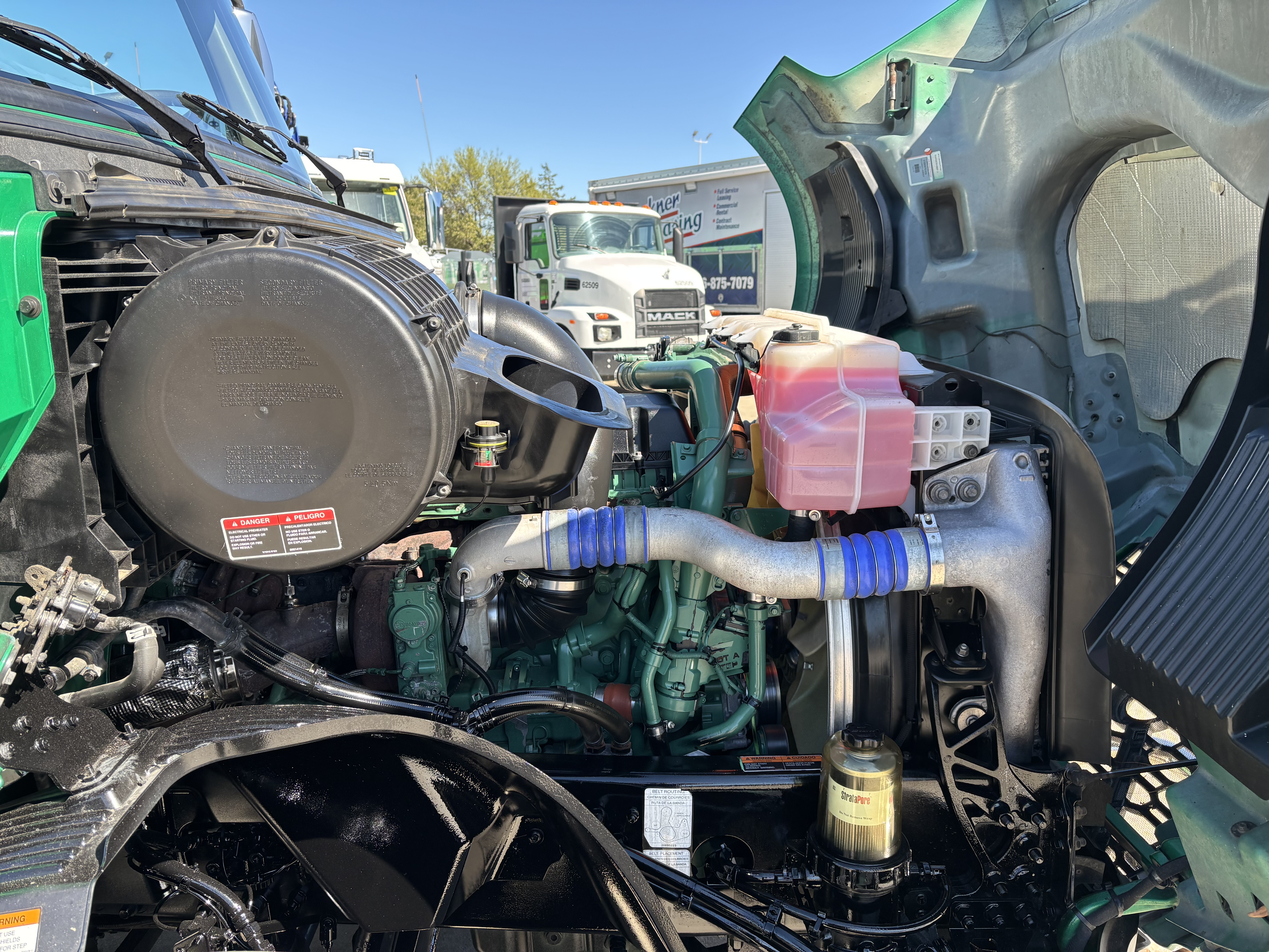 2020 Volvo - image 10