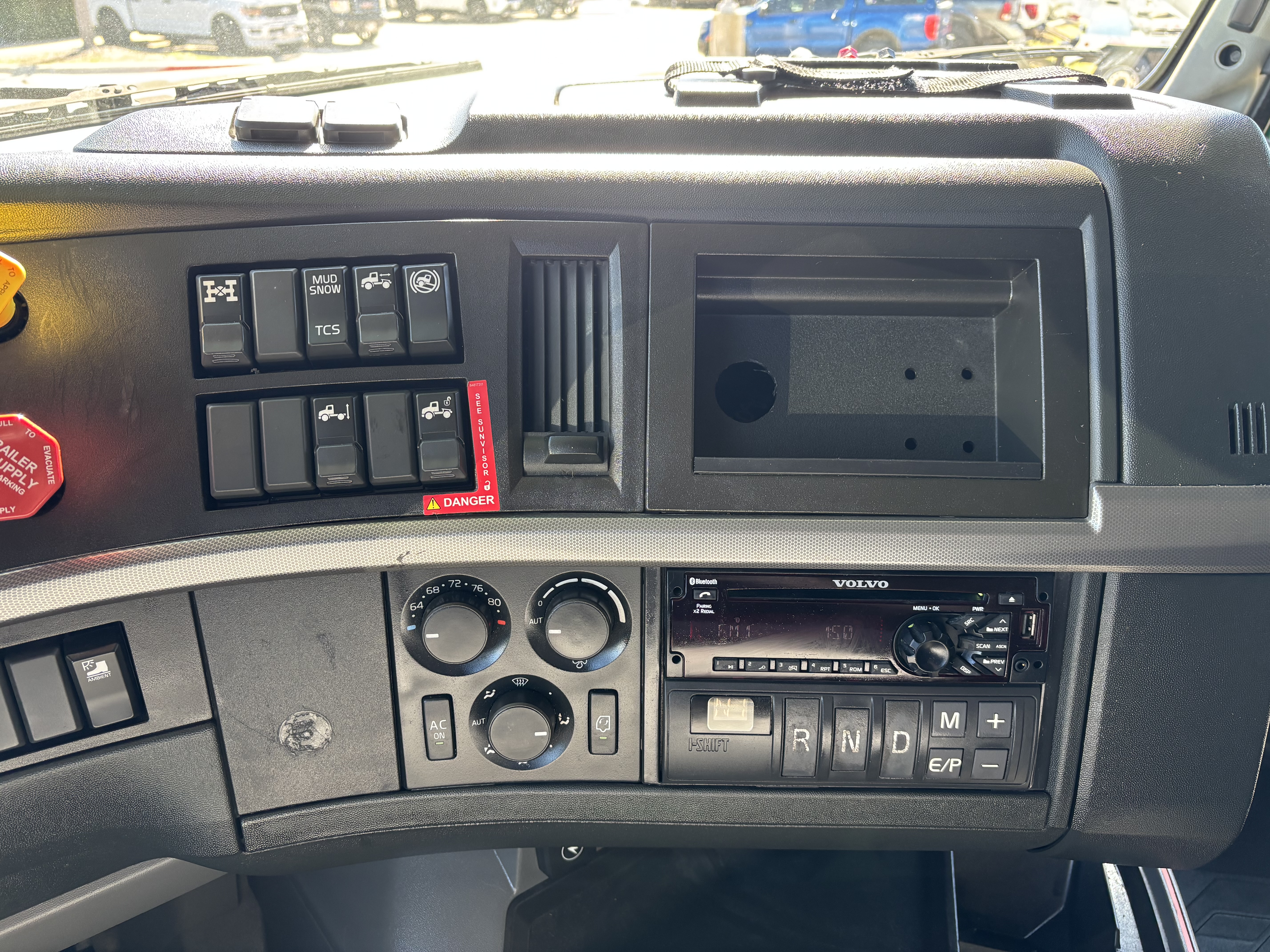 2020 Volvo - image 30