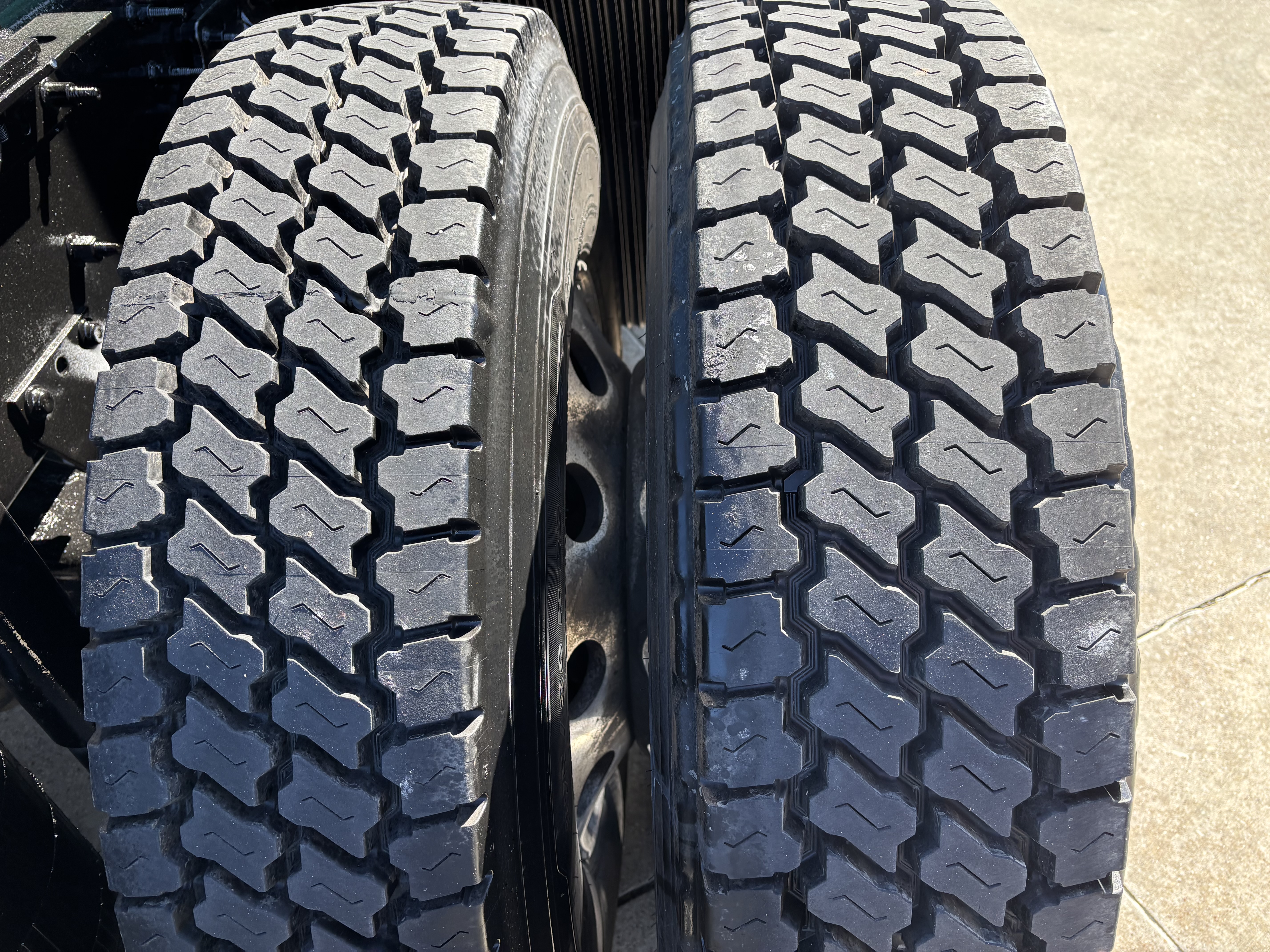 2020 Volvo - image 12