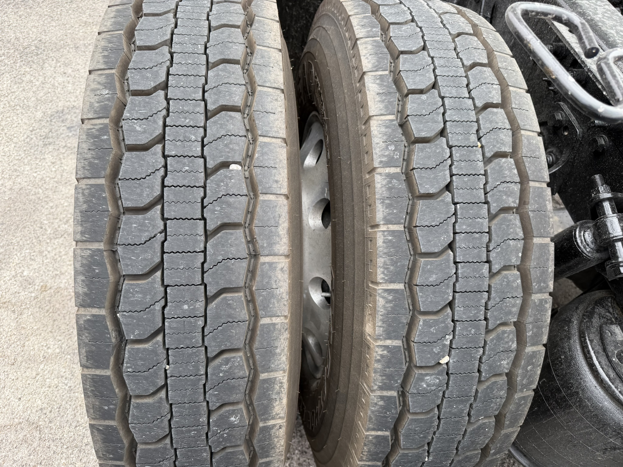 2021 International LT - image 20