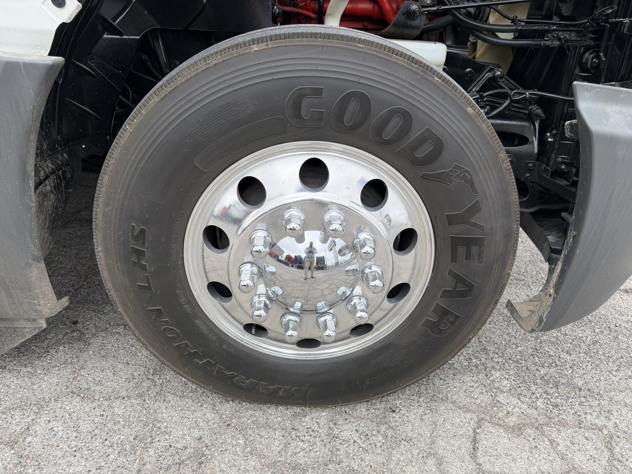 2021 International LT - image 17