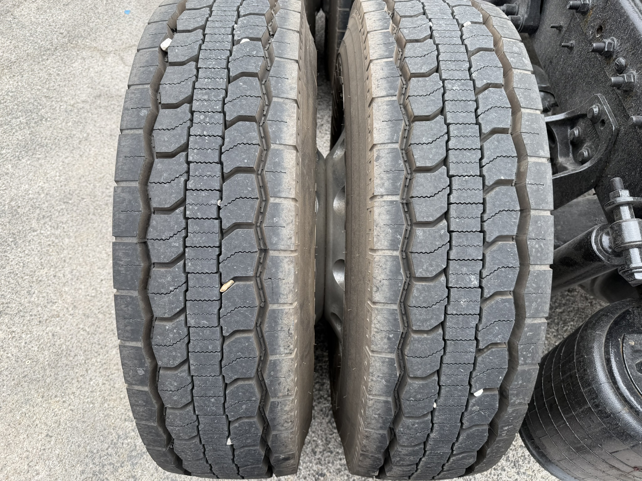 2021 International LT - image 22