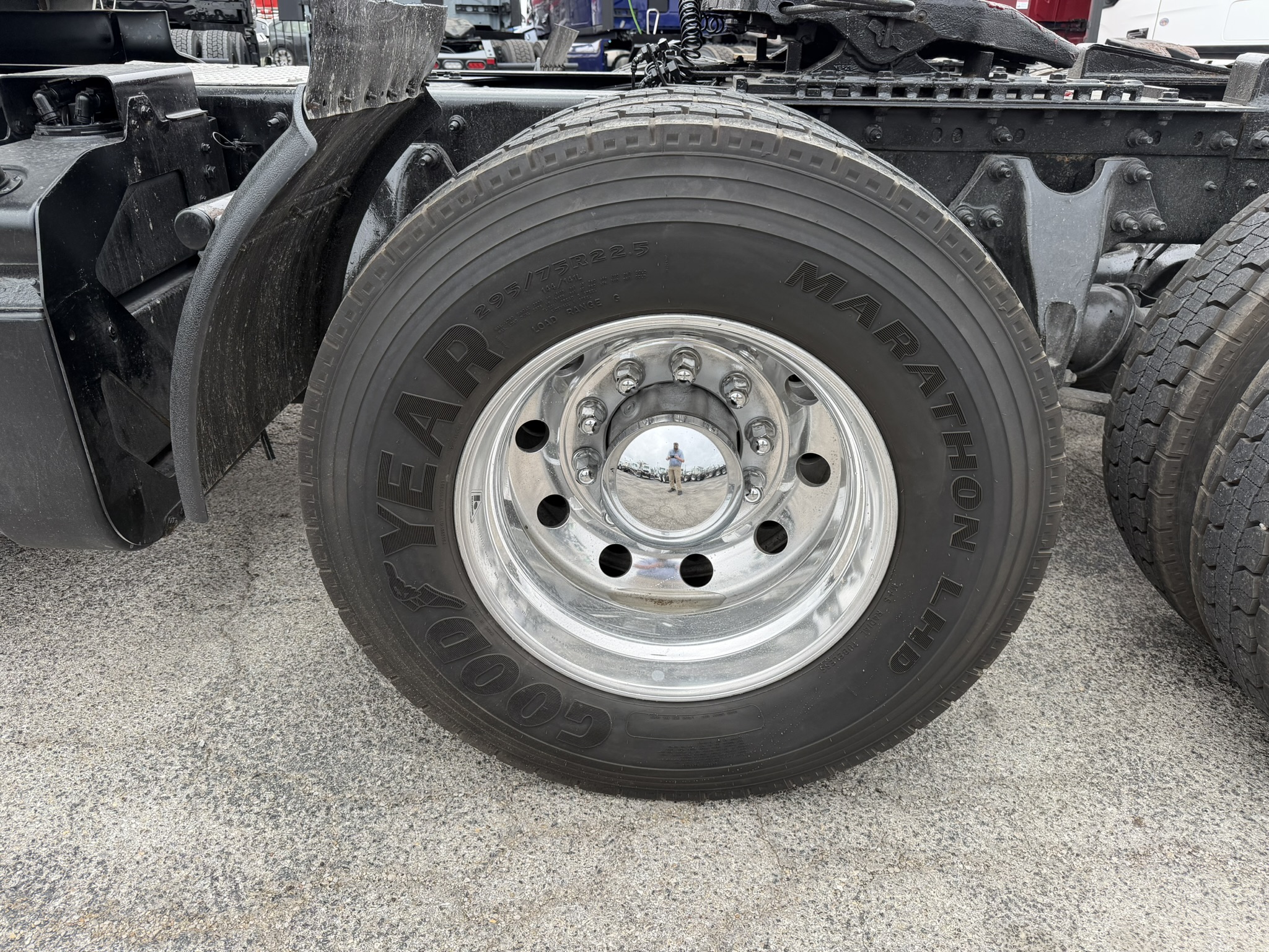 2021 International LT - image 19