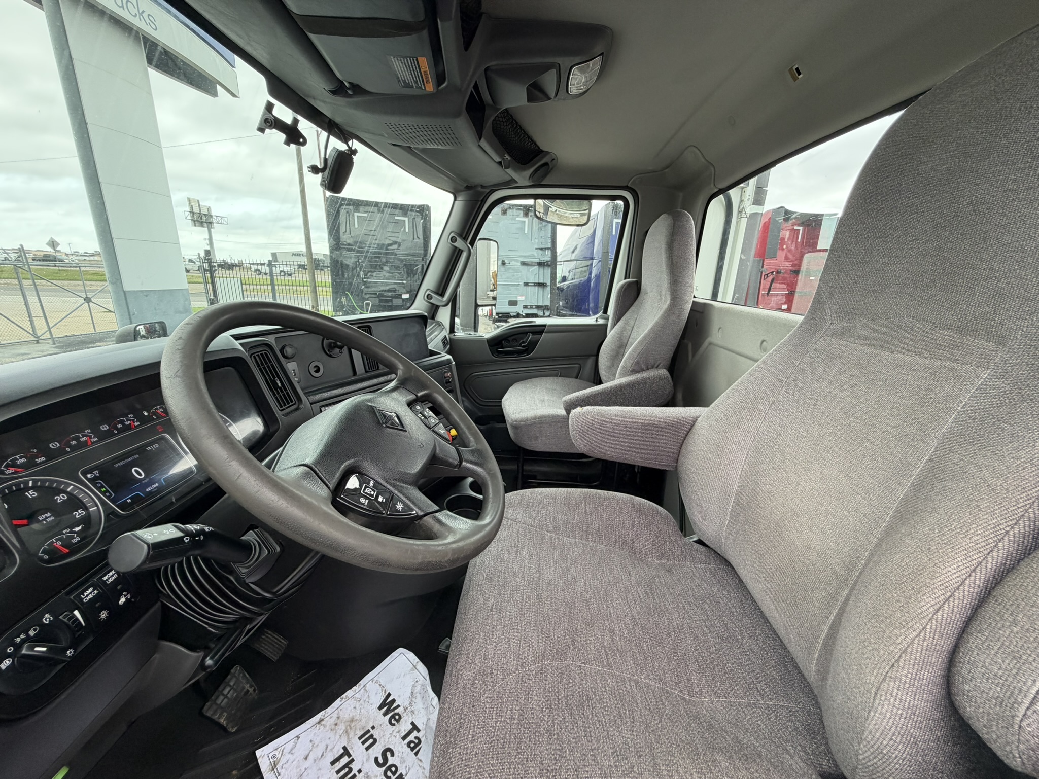 2021 International LT - image 26