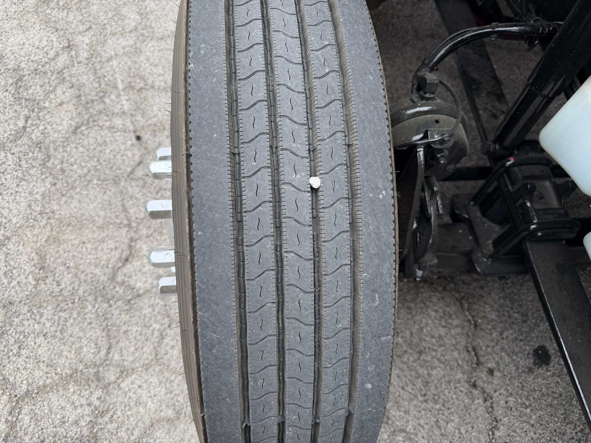 2021 International LT - image 18