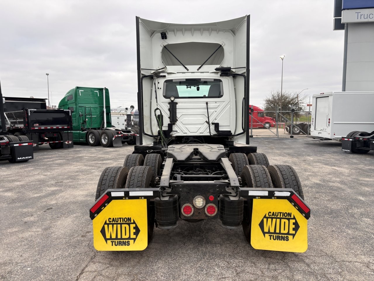 2021 International LT - image 6