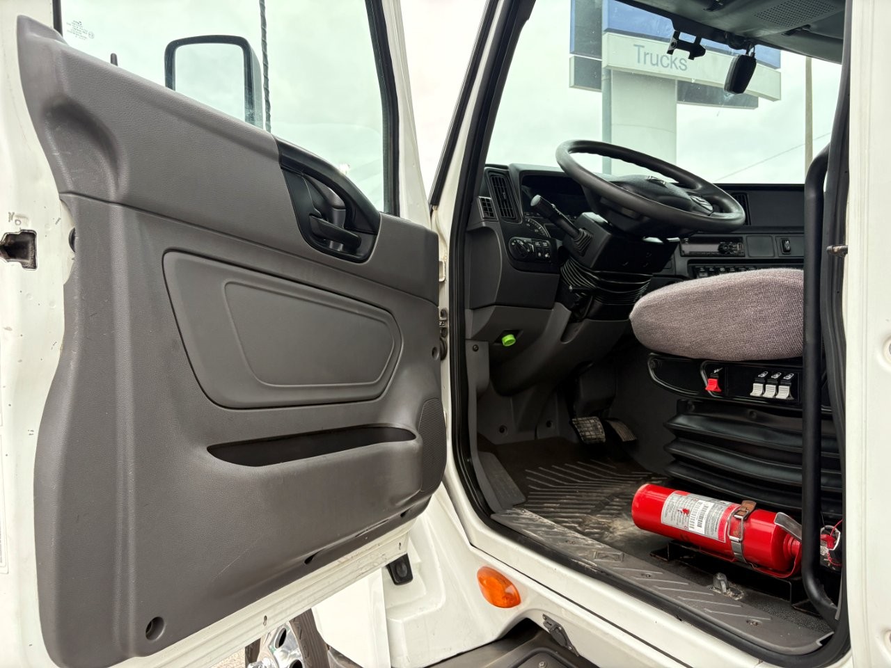 2021 International LT - image 22