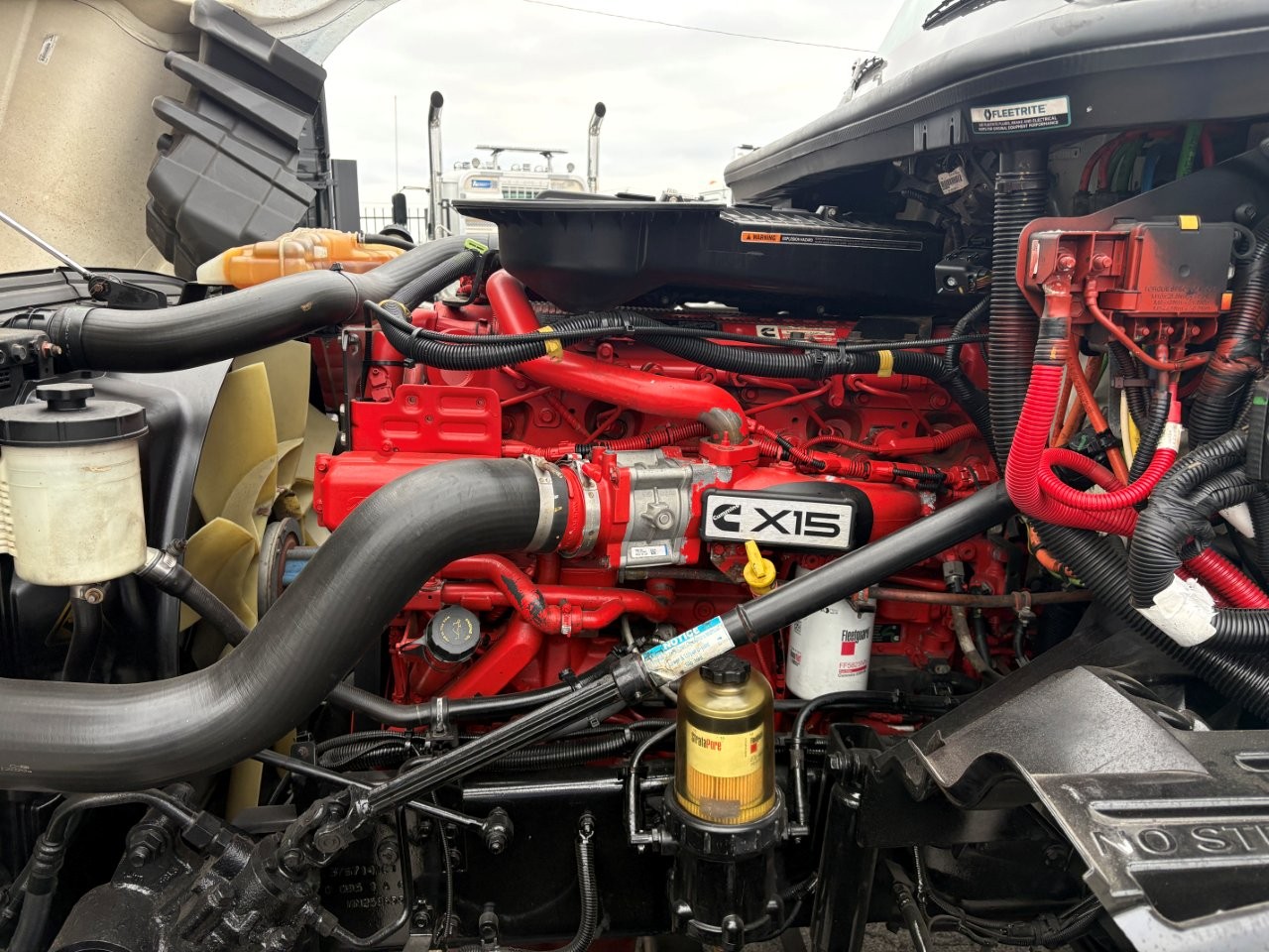 2021 International LT - image 9