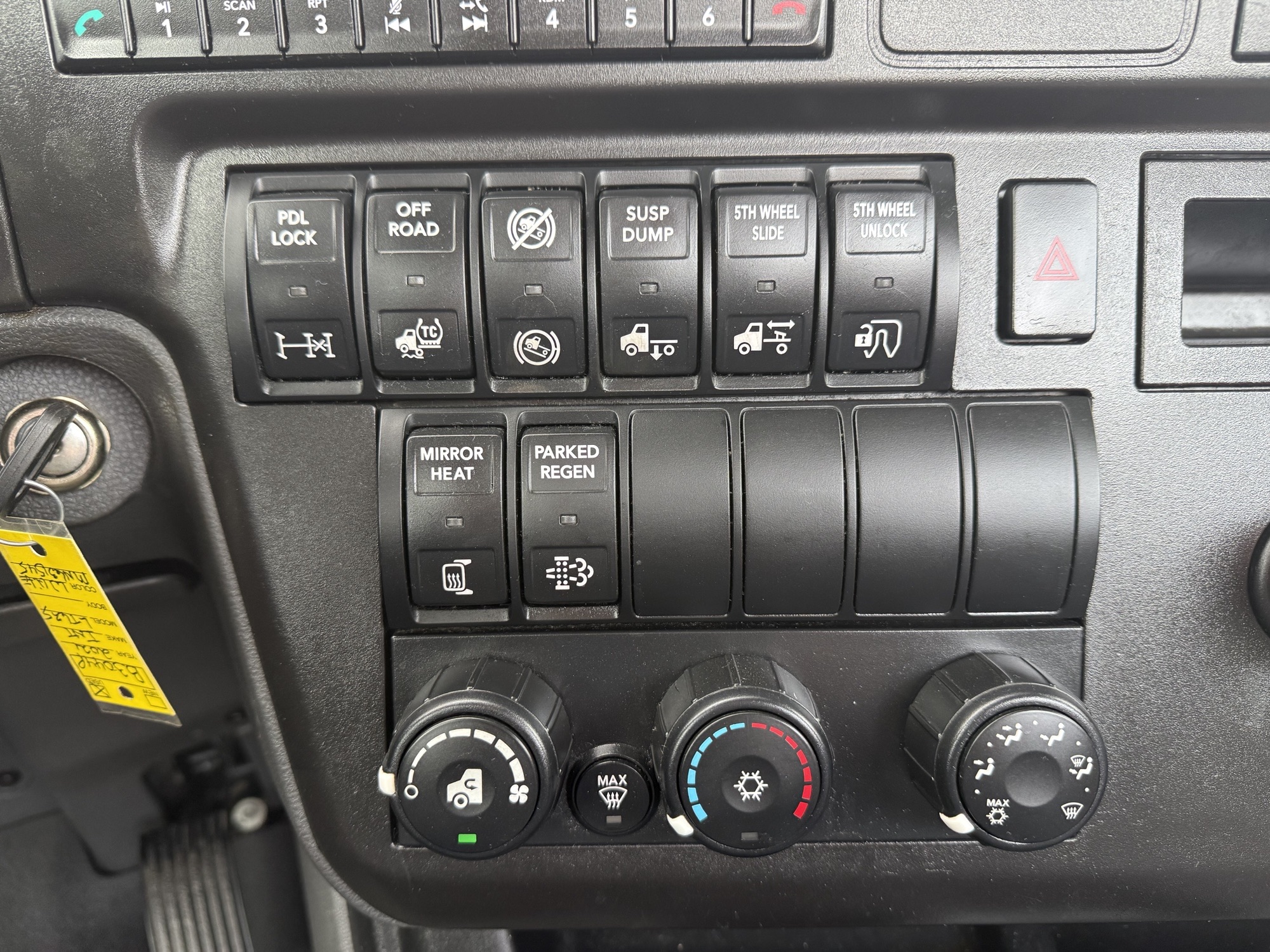 2021 International LT - image 26