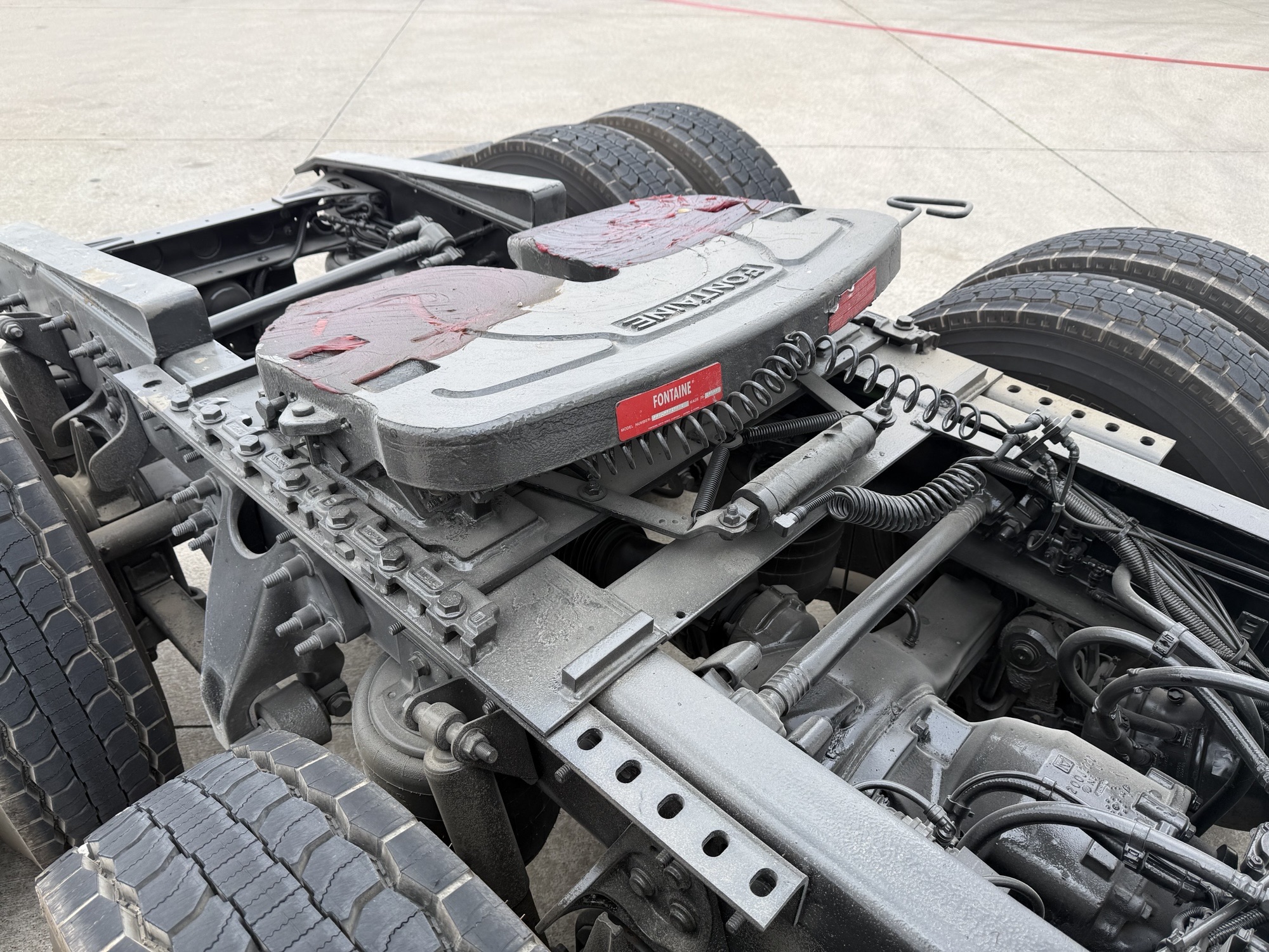 2021 International LT - image 10