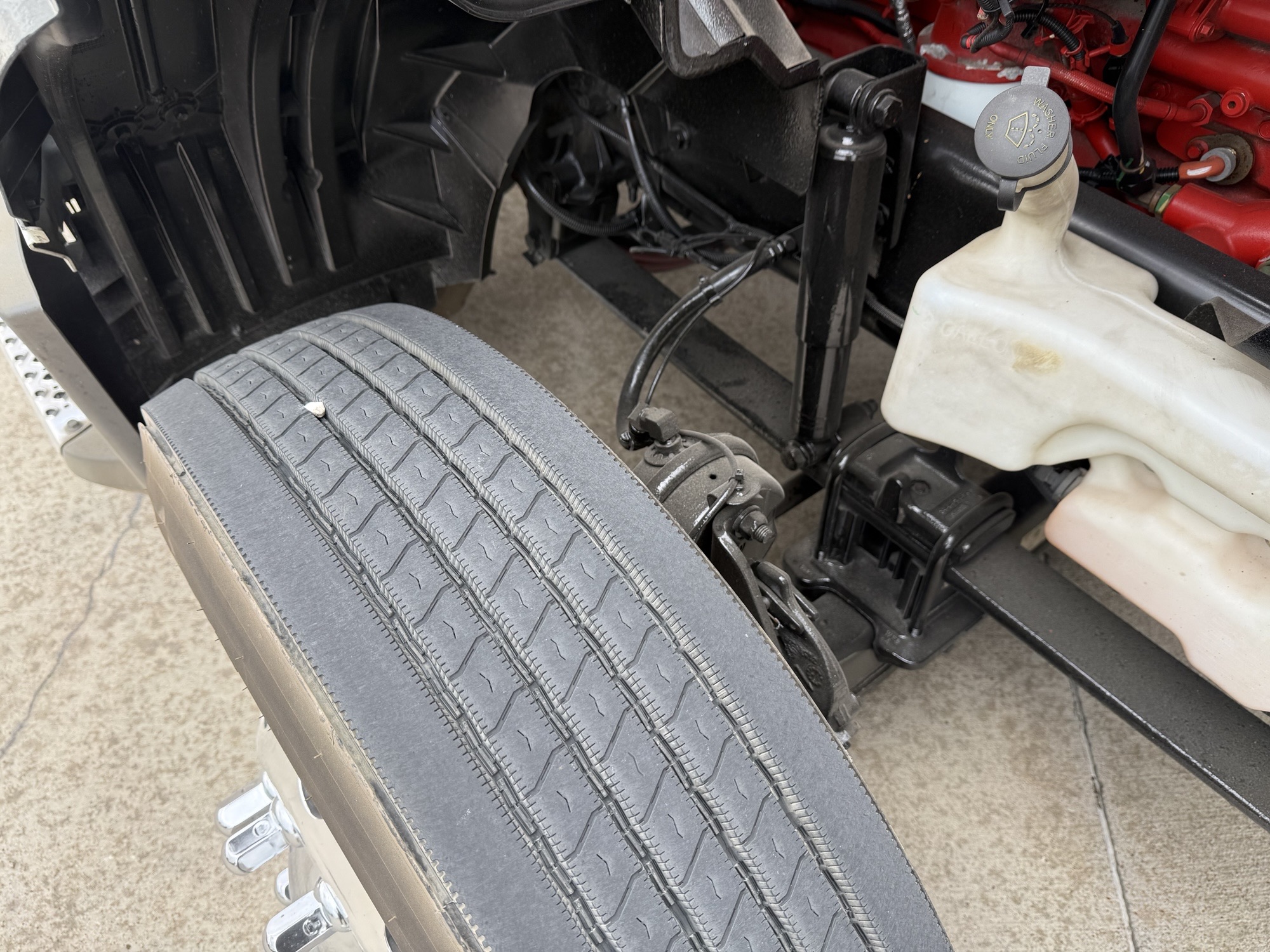 2021 International LT - image 17