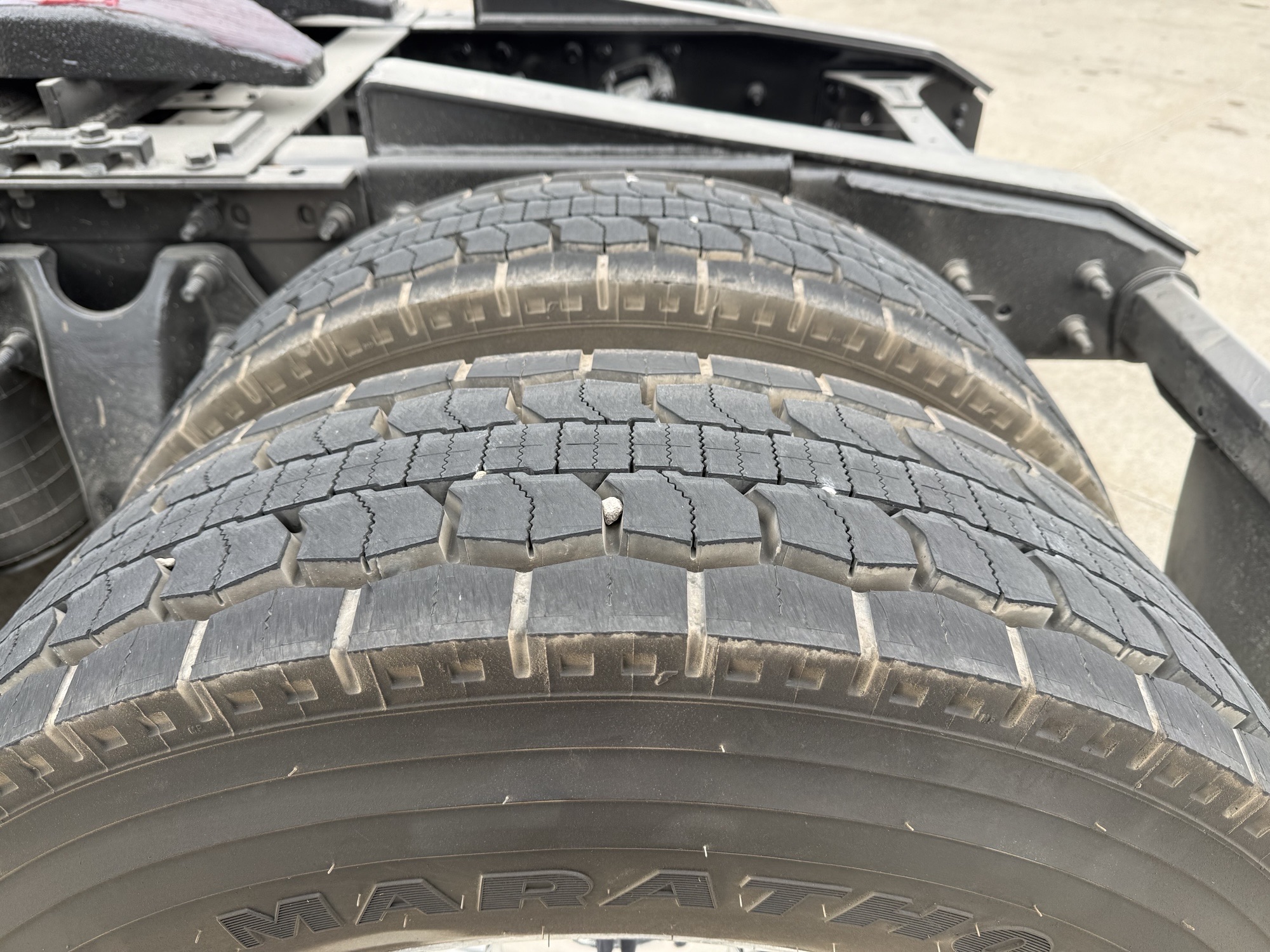 2021 International LT - image 5