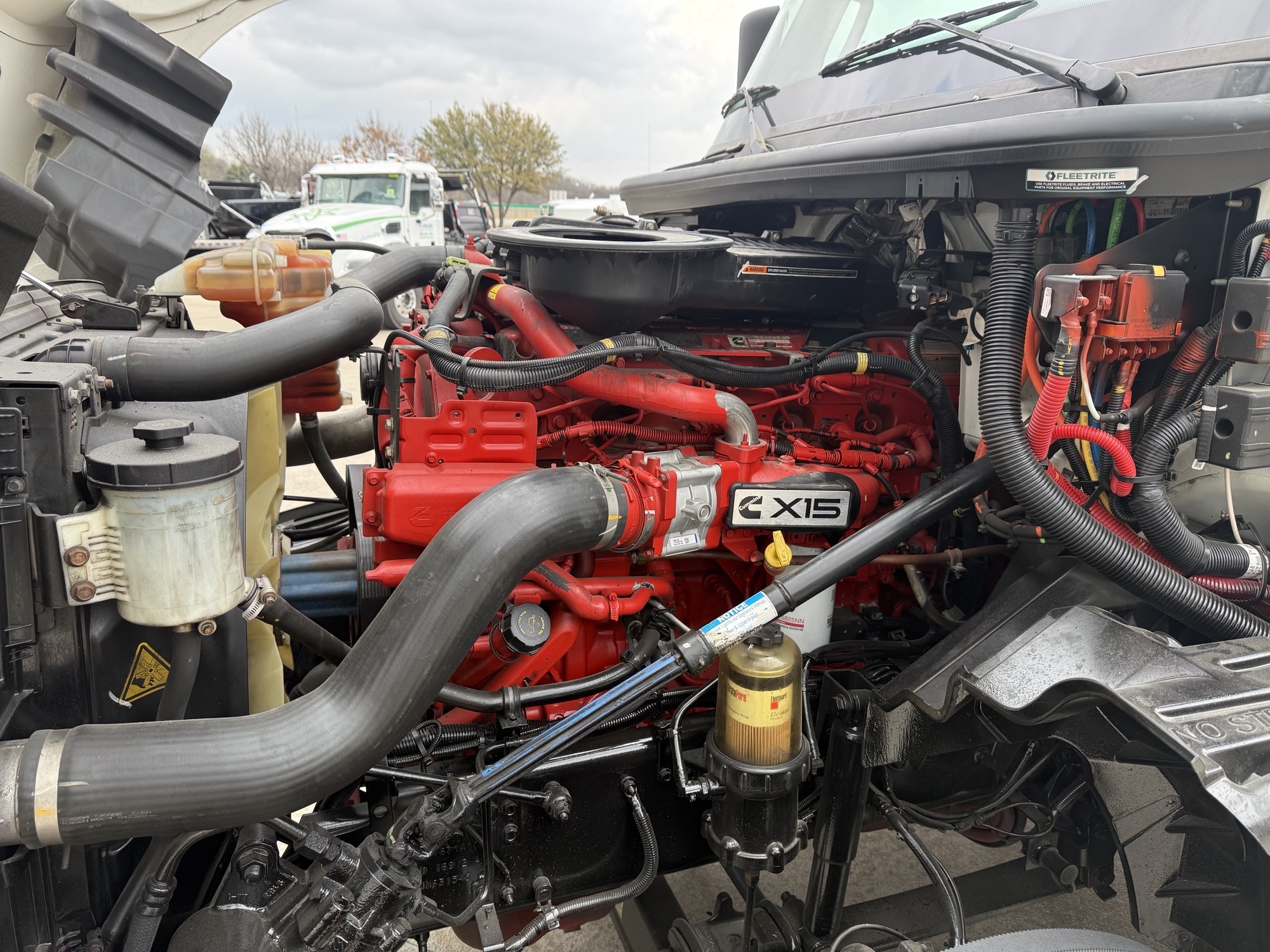 2021 International LT - image 14