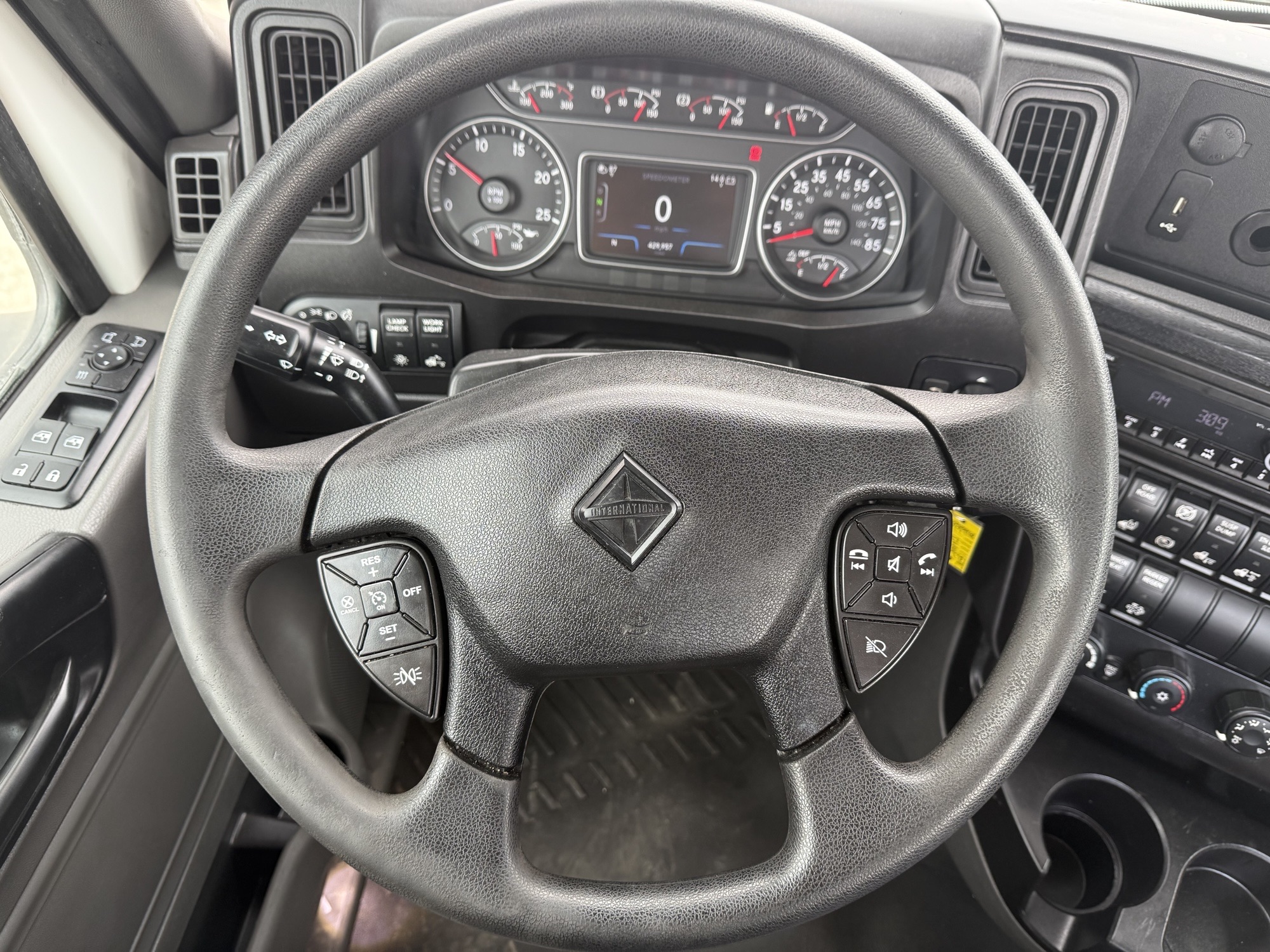 2021 International LT - image 24