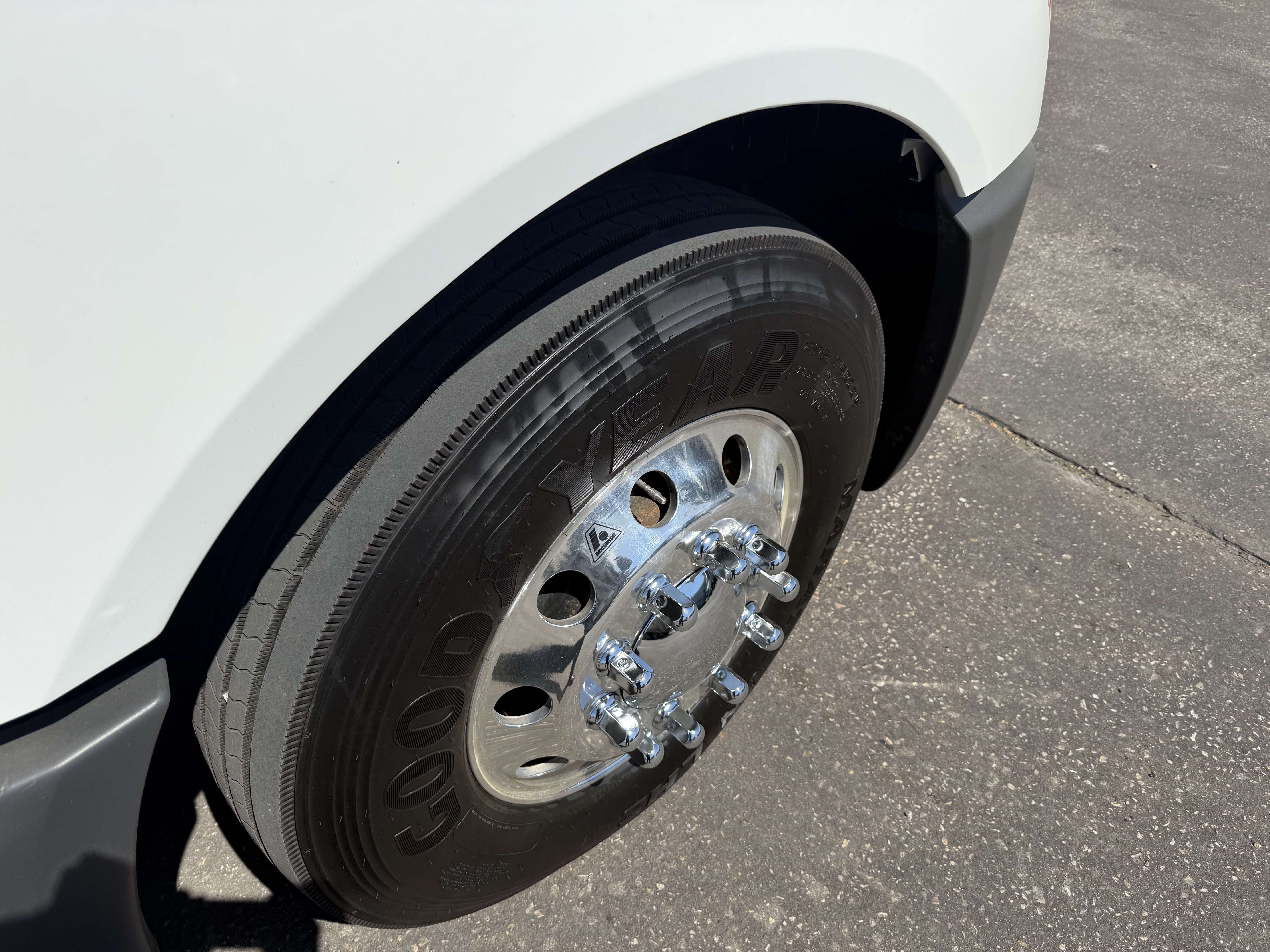 2021 International LT - image 14