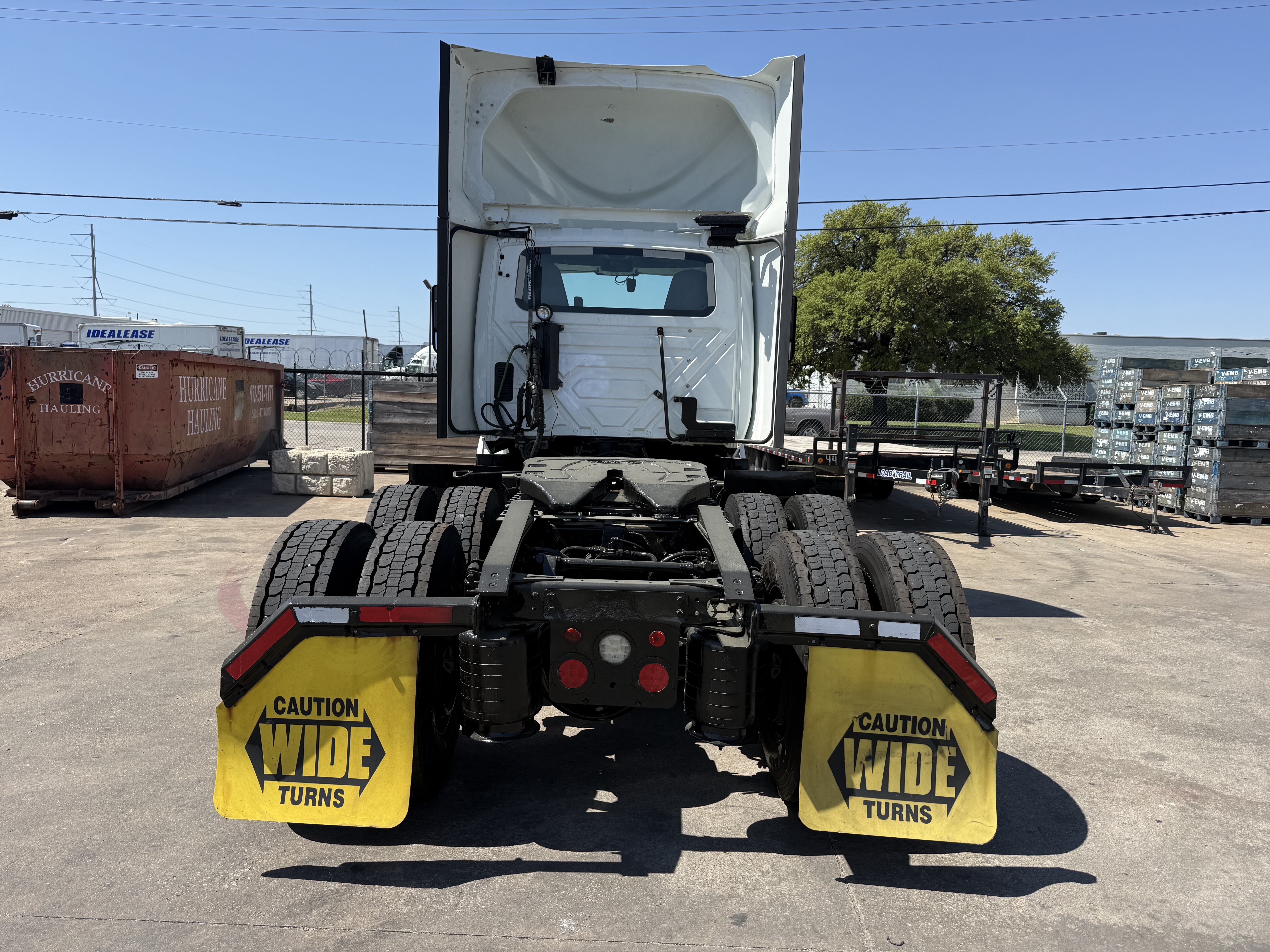 2021 International LT - image 5