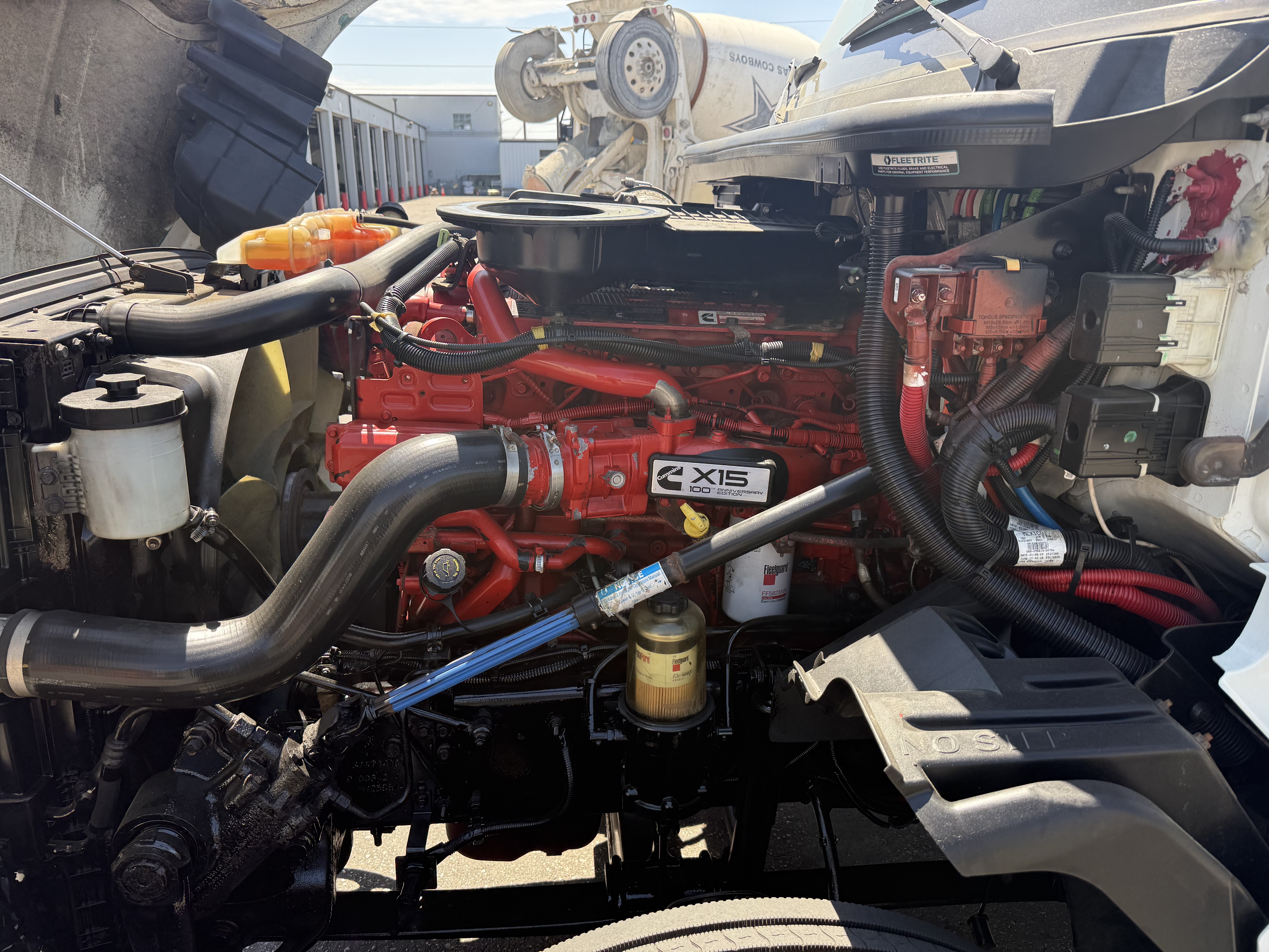 2021 International LT - image 21