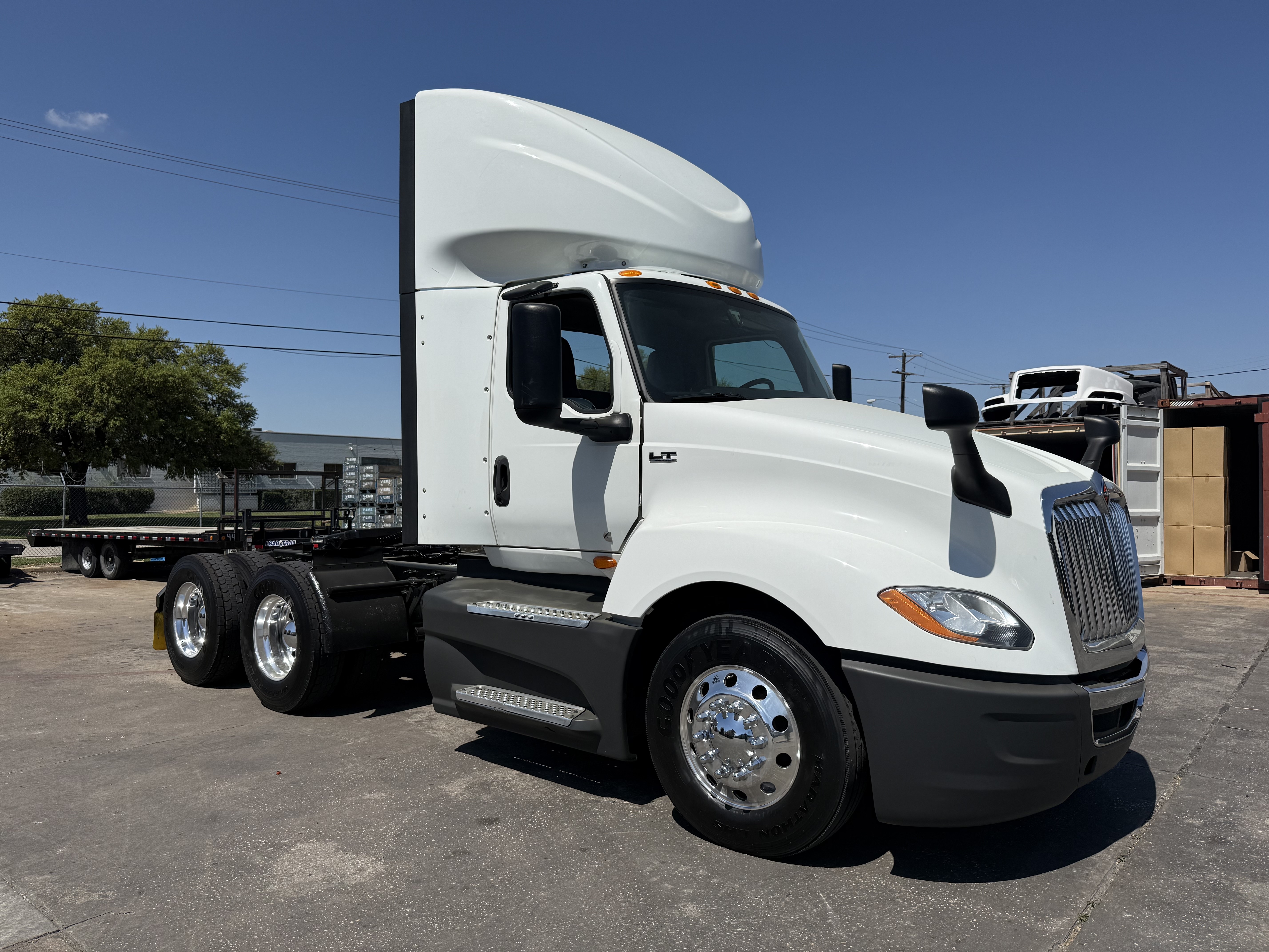 2021 International LT - image 8