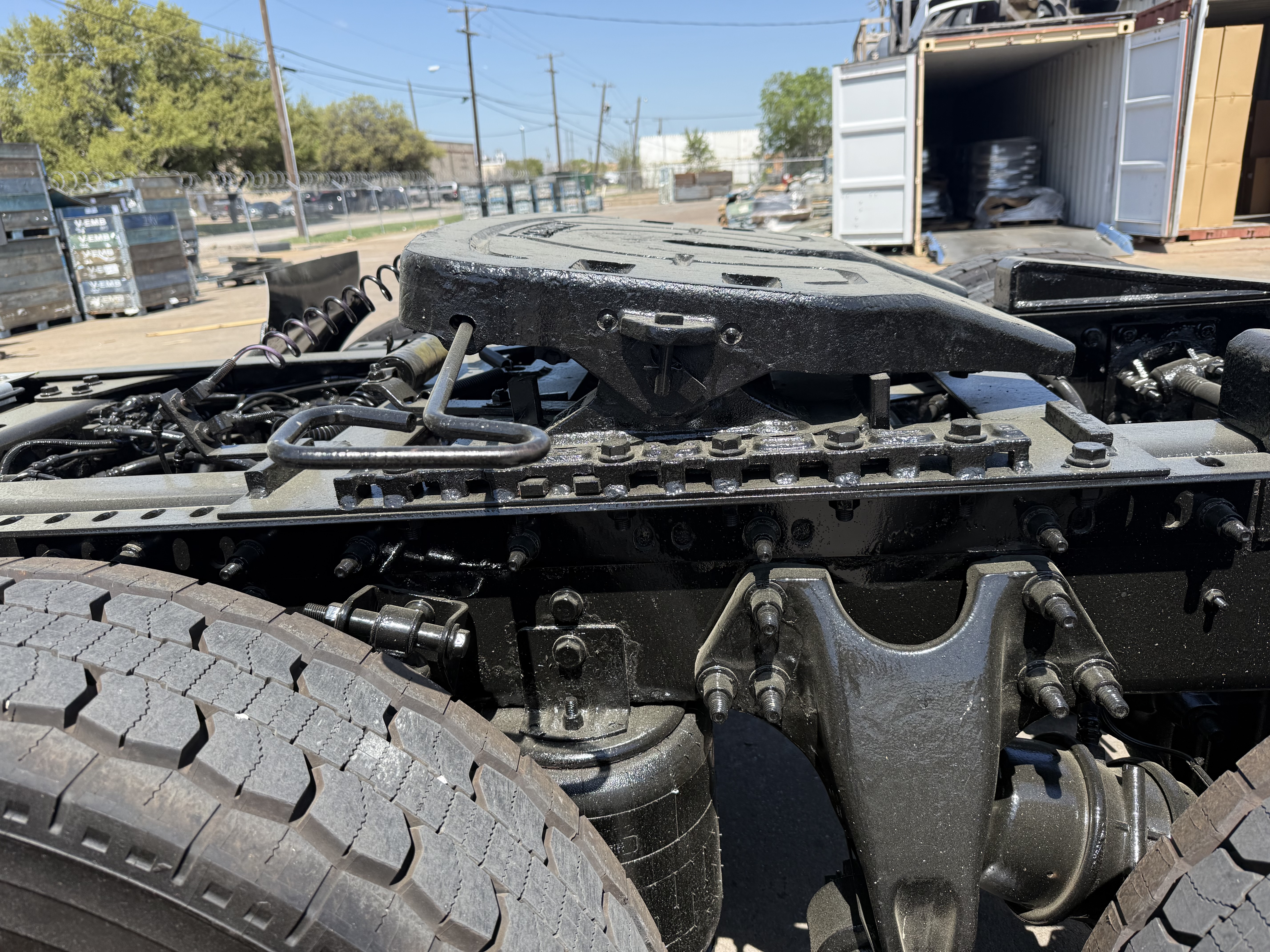 2021 International LT - image 10