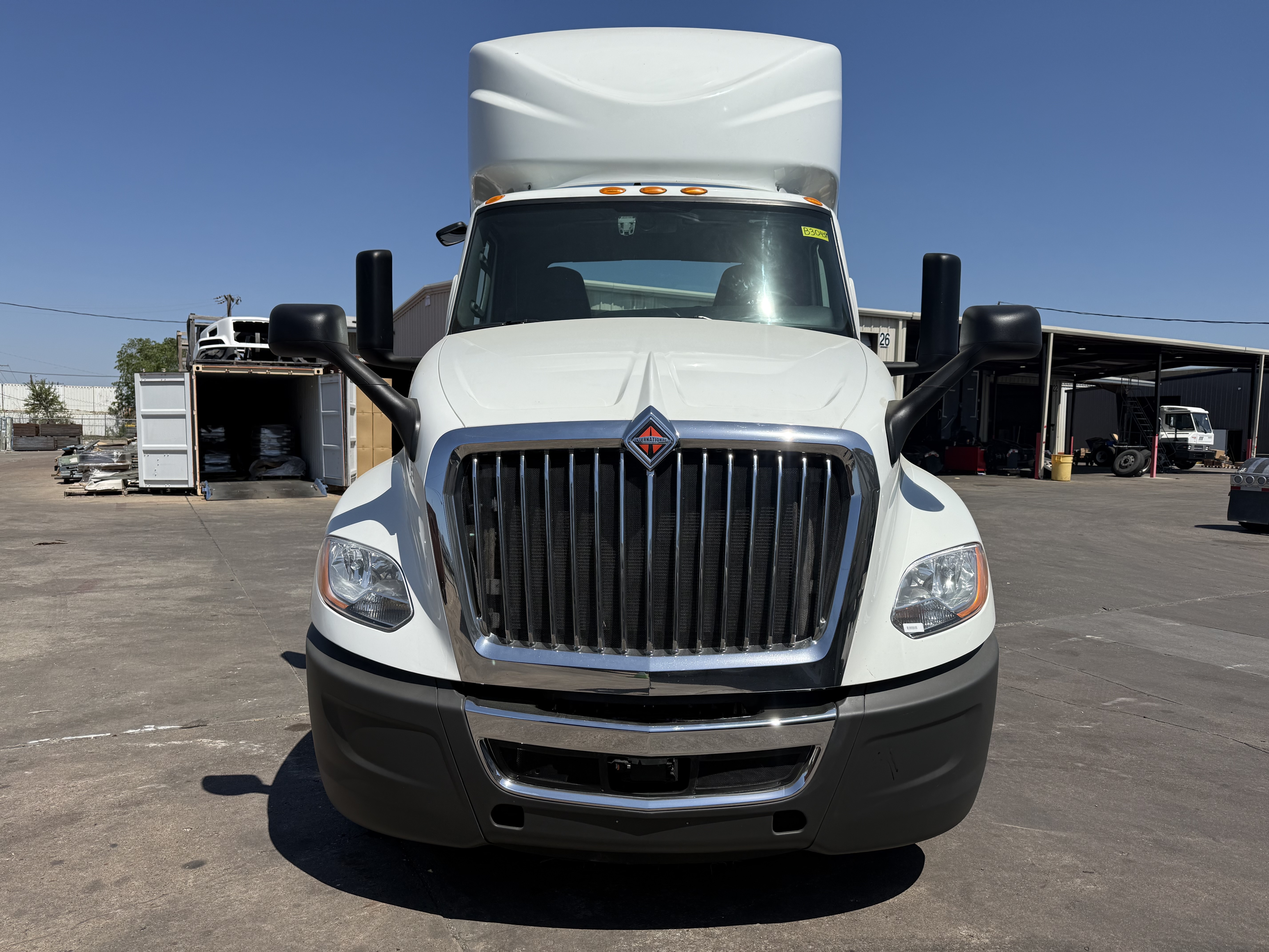 2021 International LT - image 2