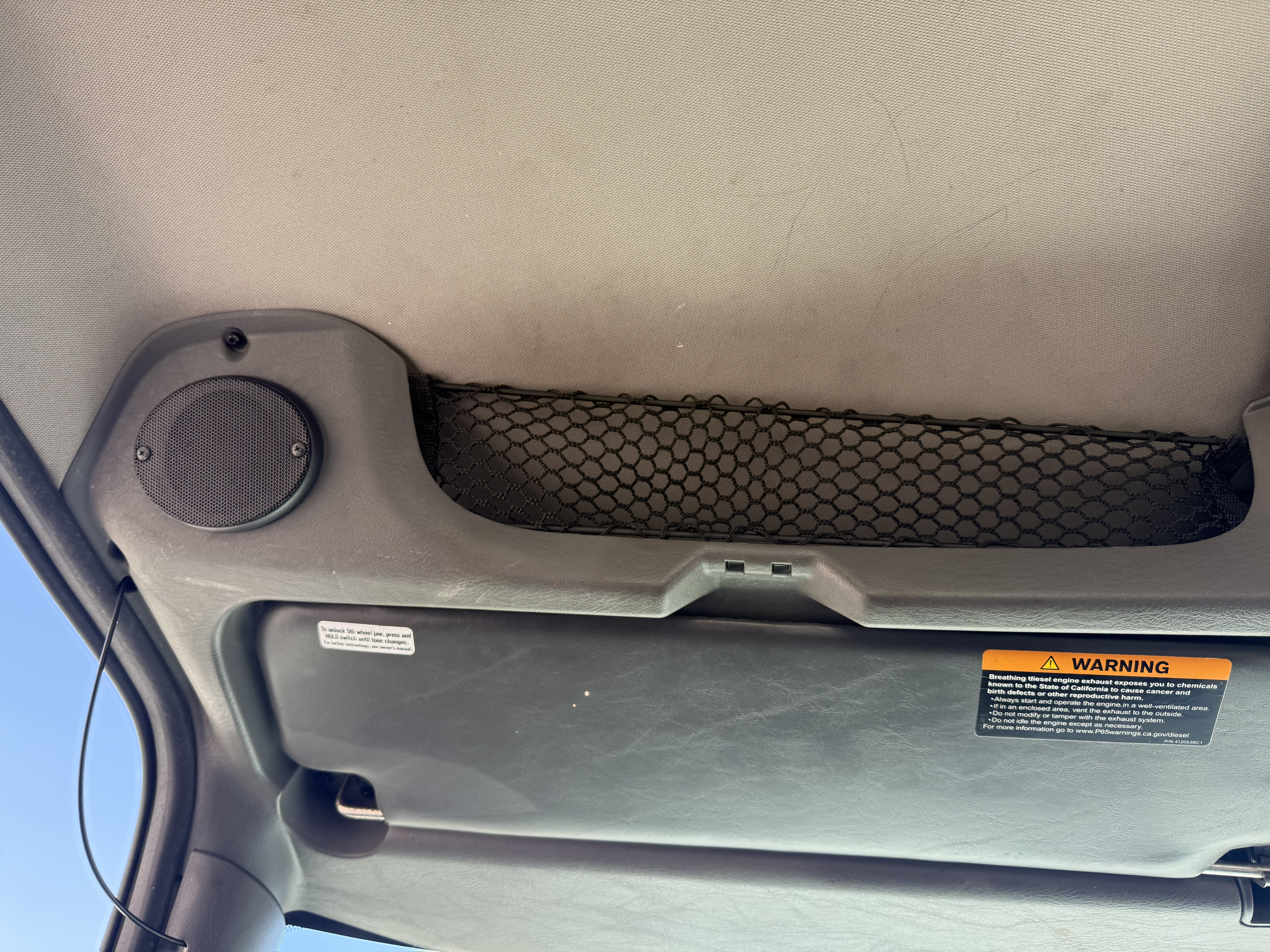 2021 International LT - image 16