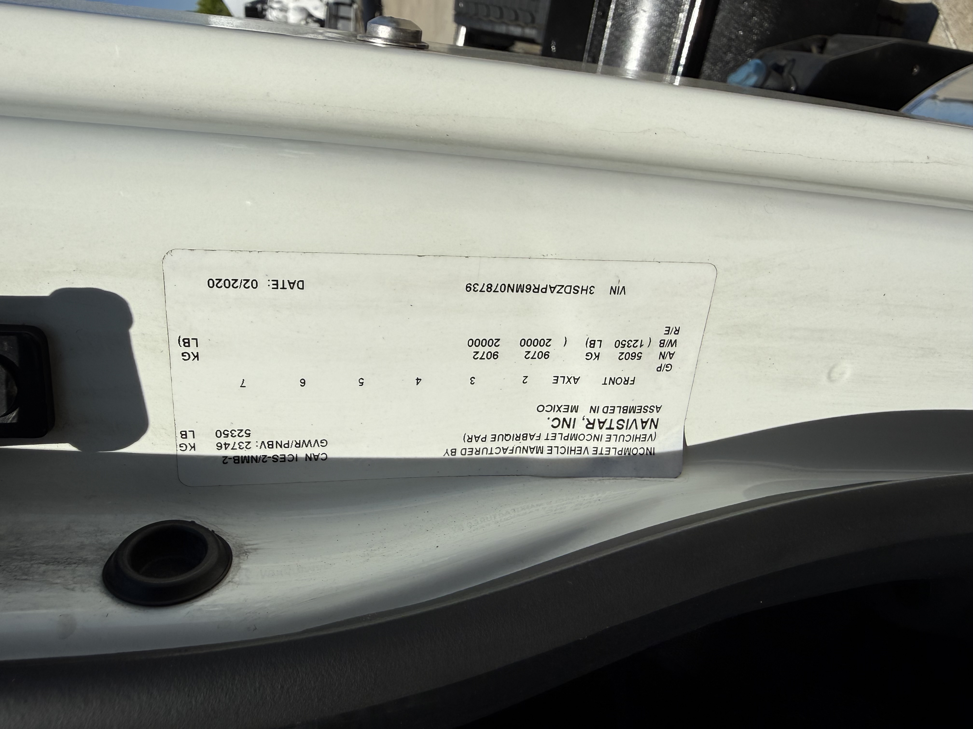 2021 International LT - image 26