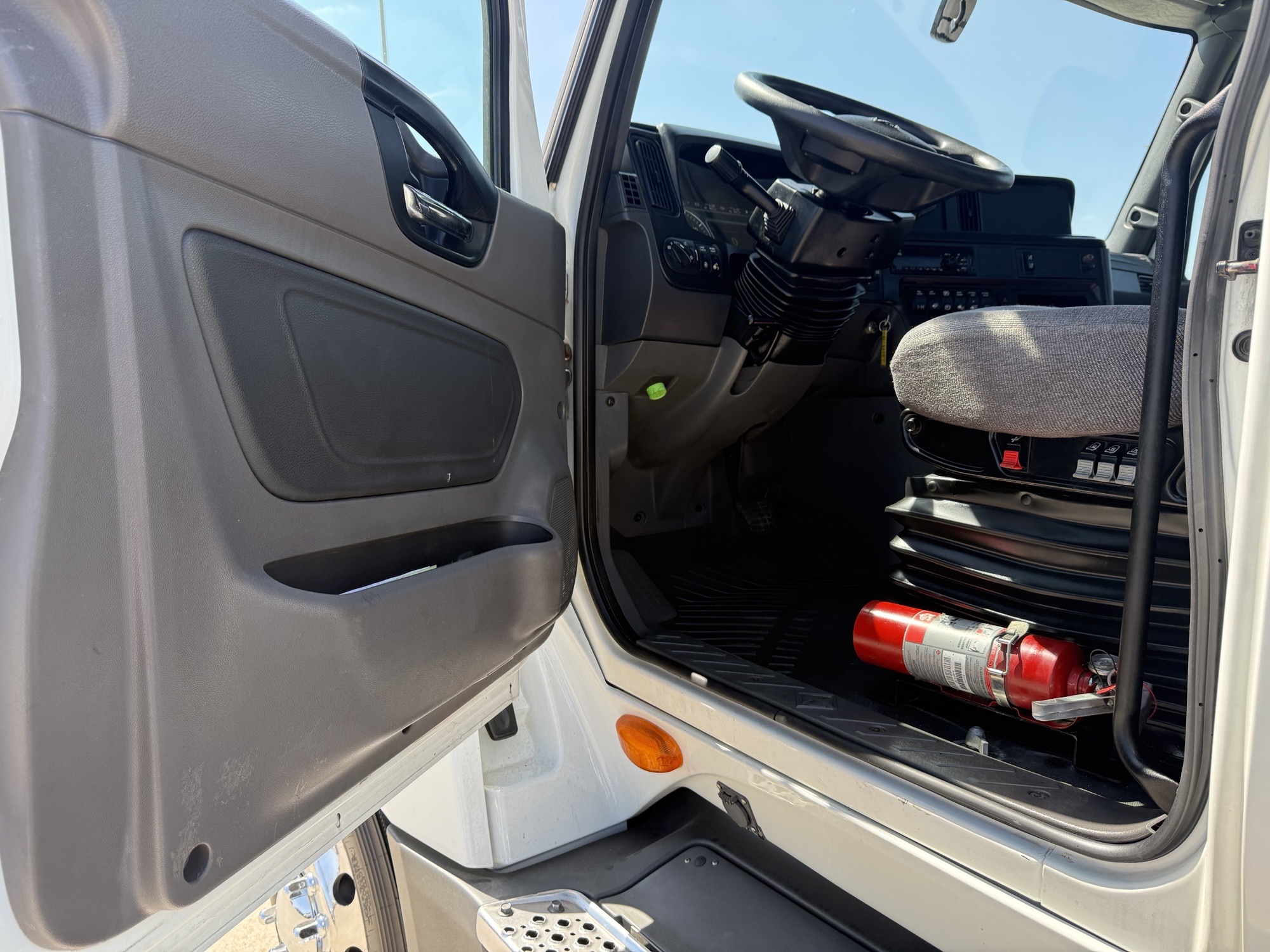 2021 International LT - image 20