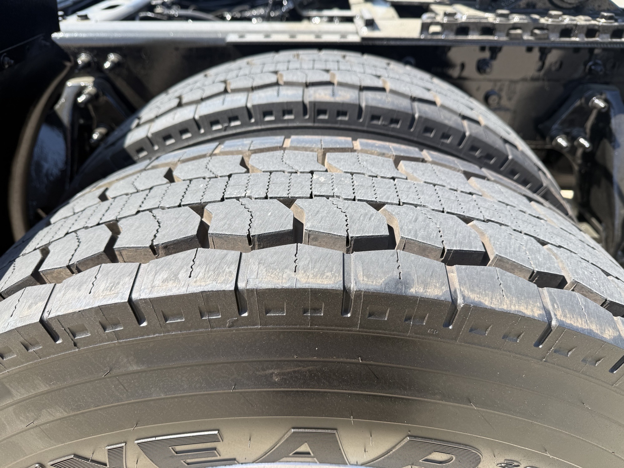 2021 International LT - image 4