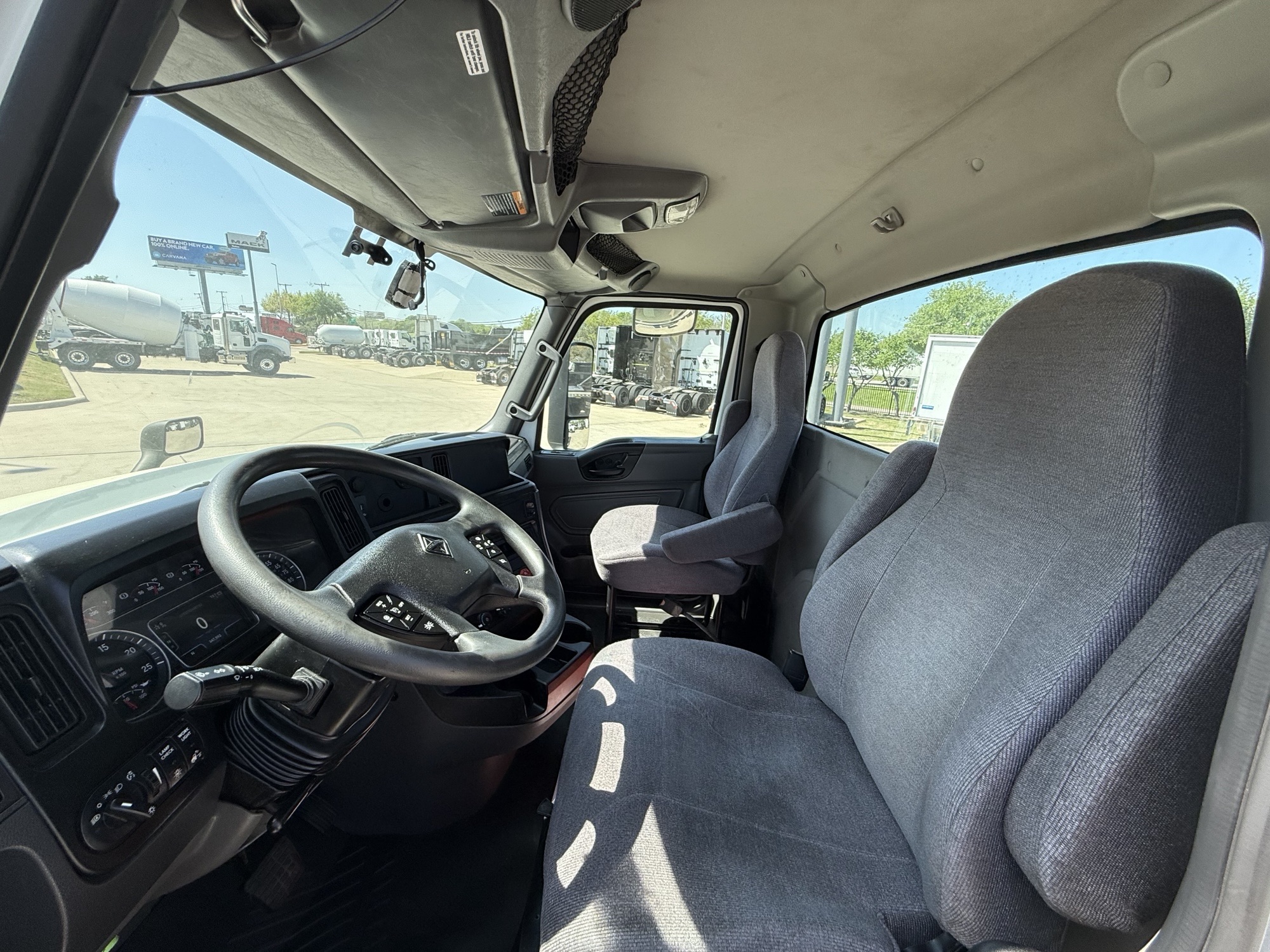 2021 International LT - image 21