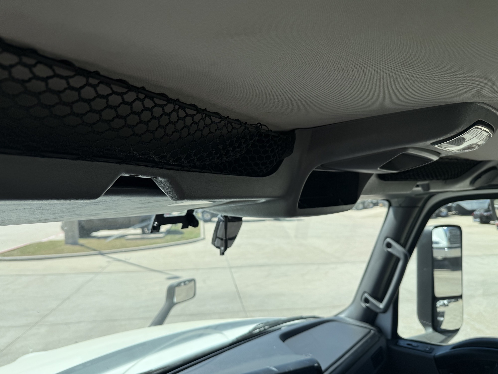 2021 International LT - image 22