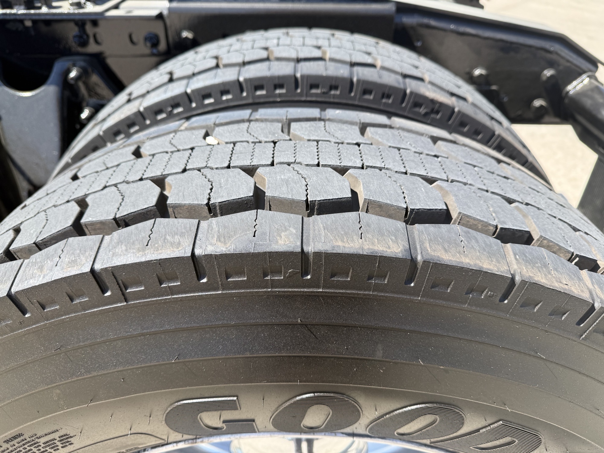 2021 International LT - image 5