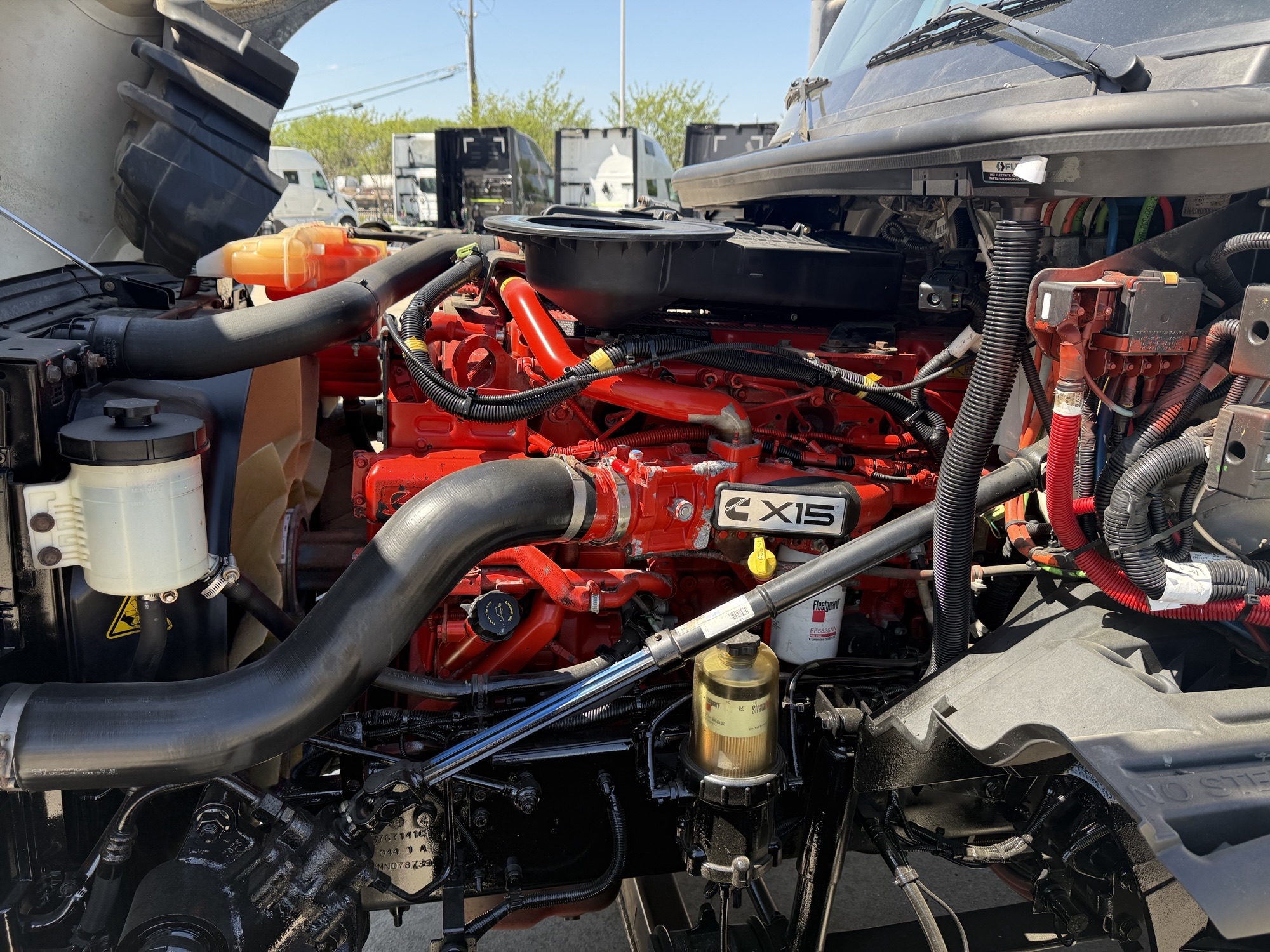 2021 International LT - image 15