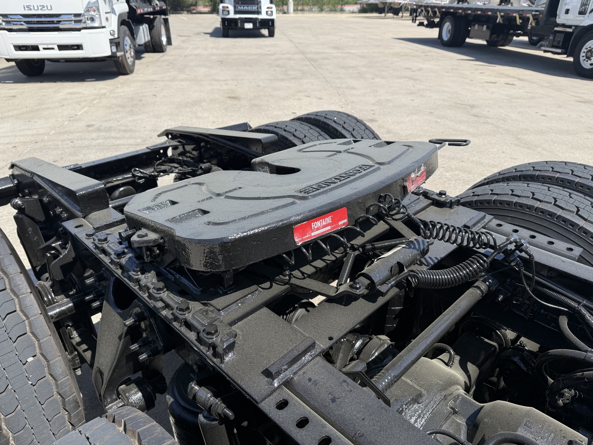 2021 International LT - image 10