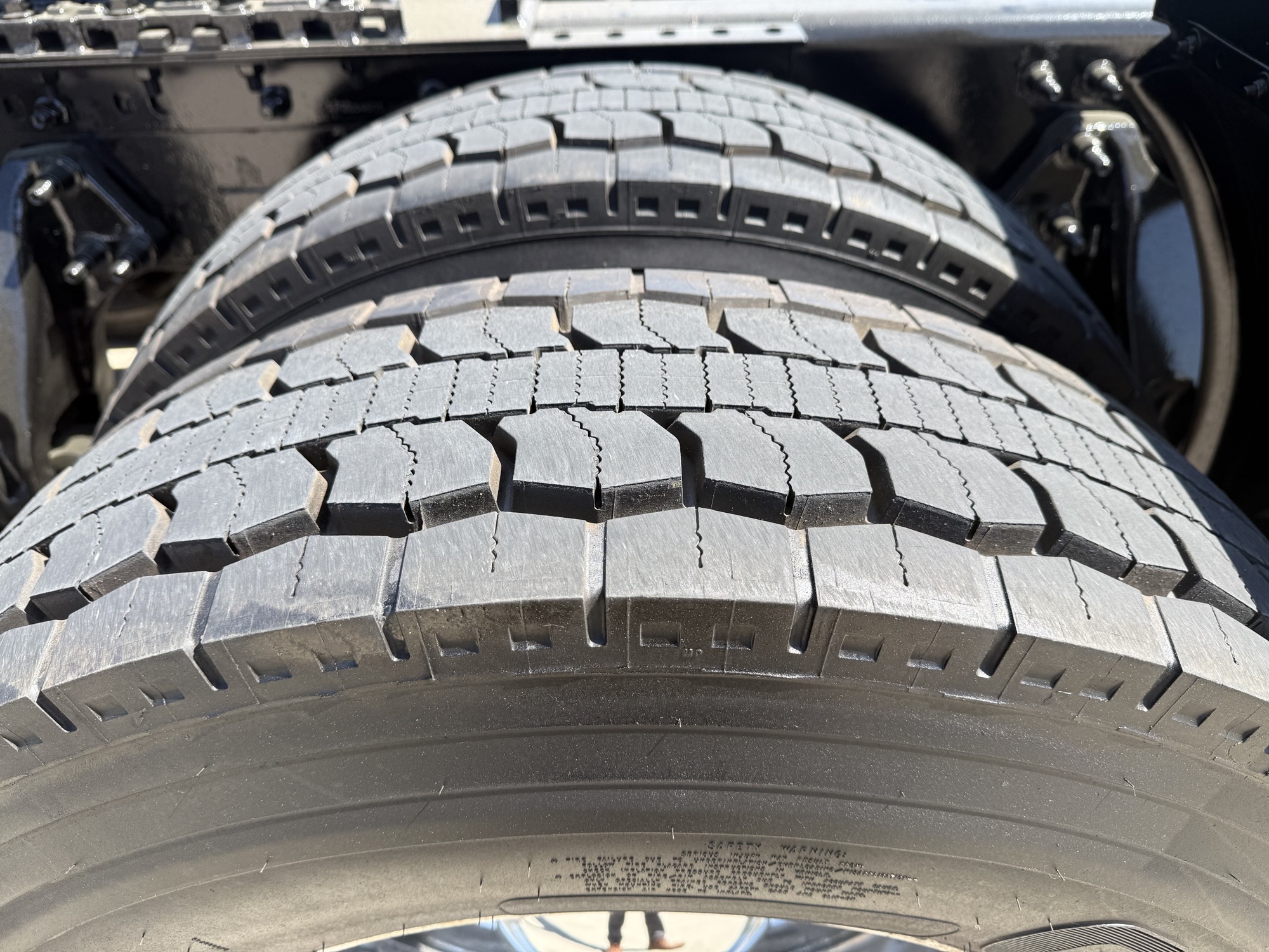 2021 International LT - image 9