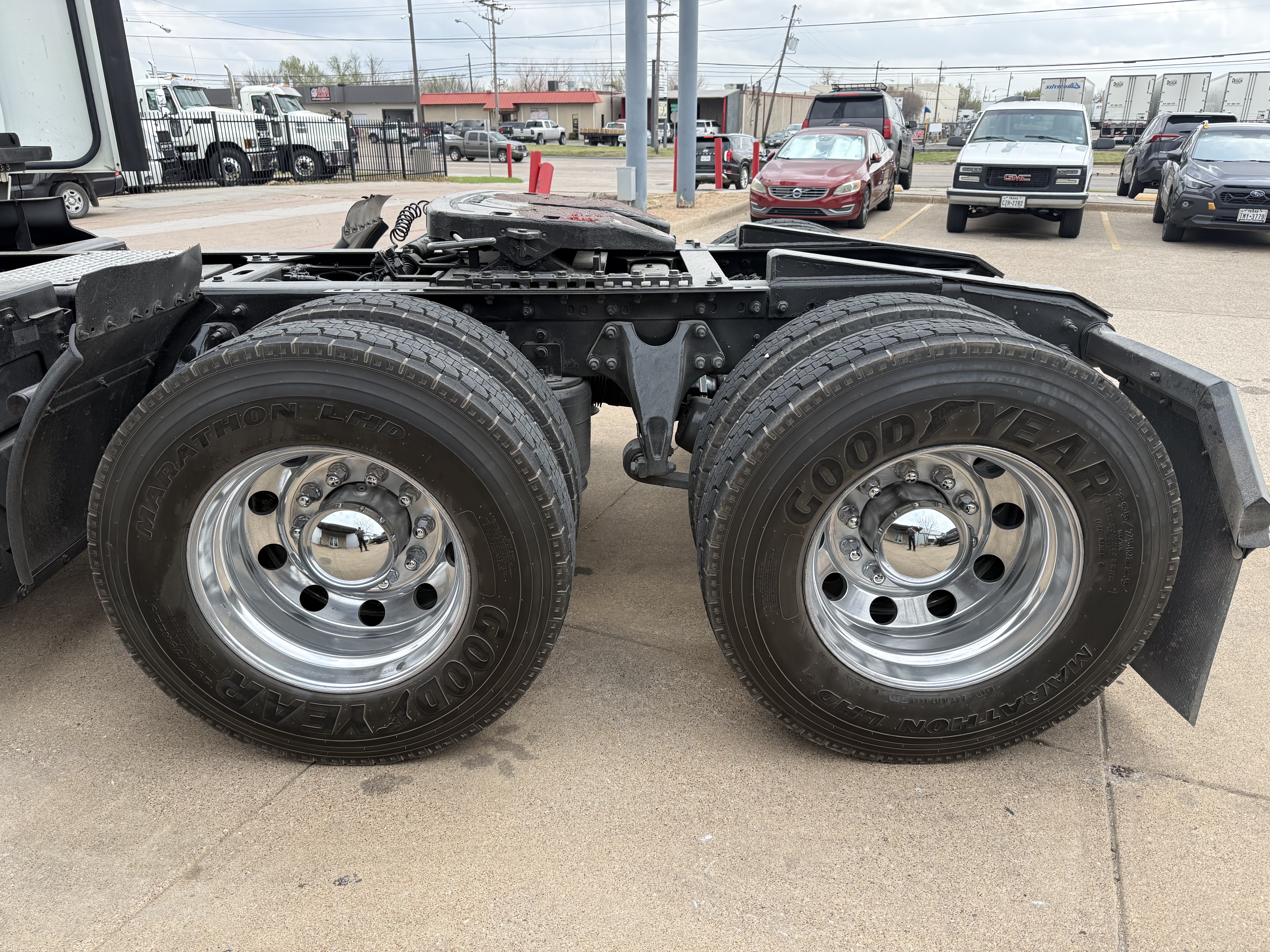 2021 International LT - image 20