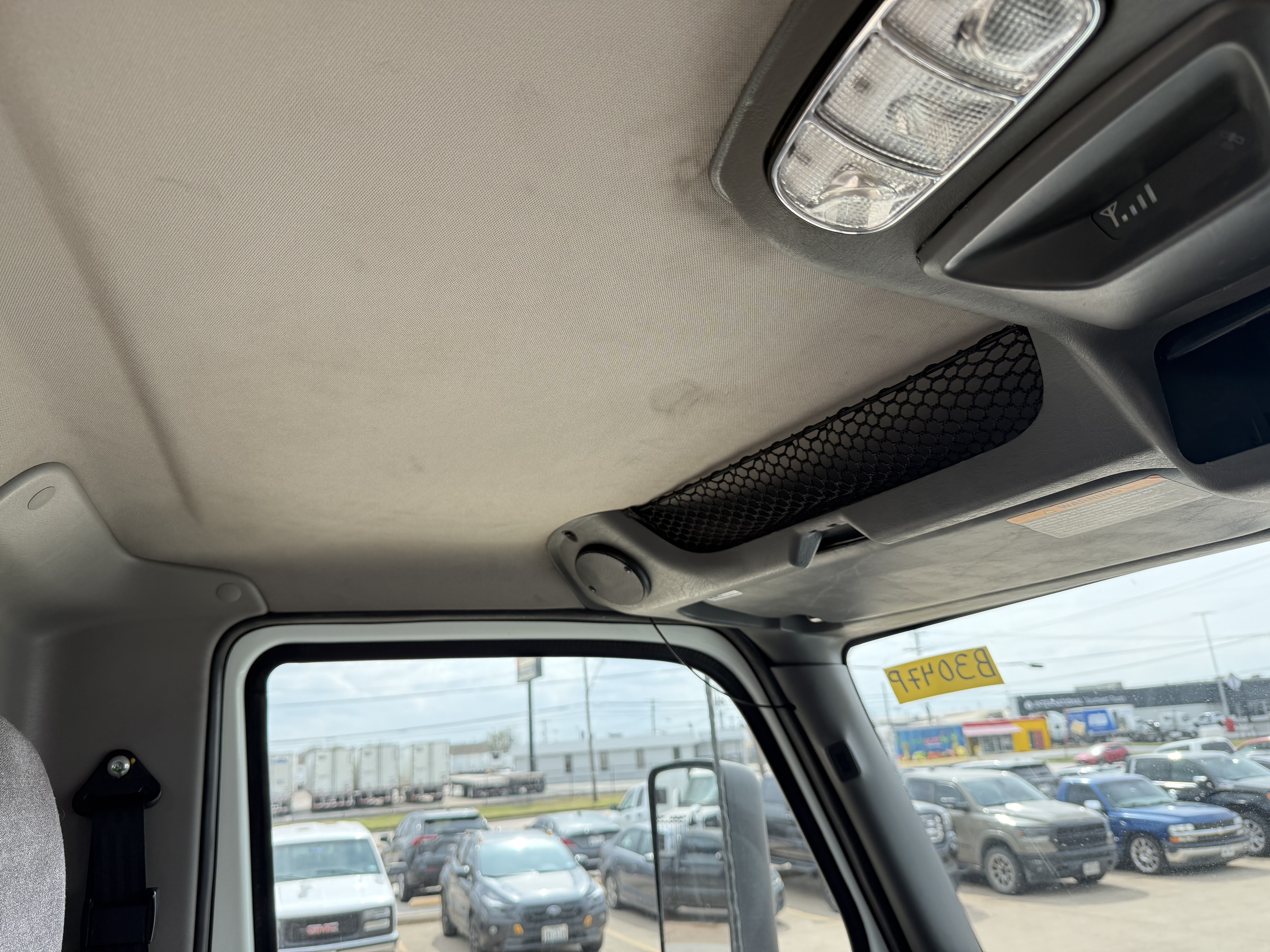 2021 International LT - image 11