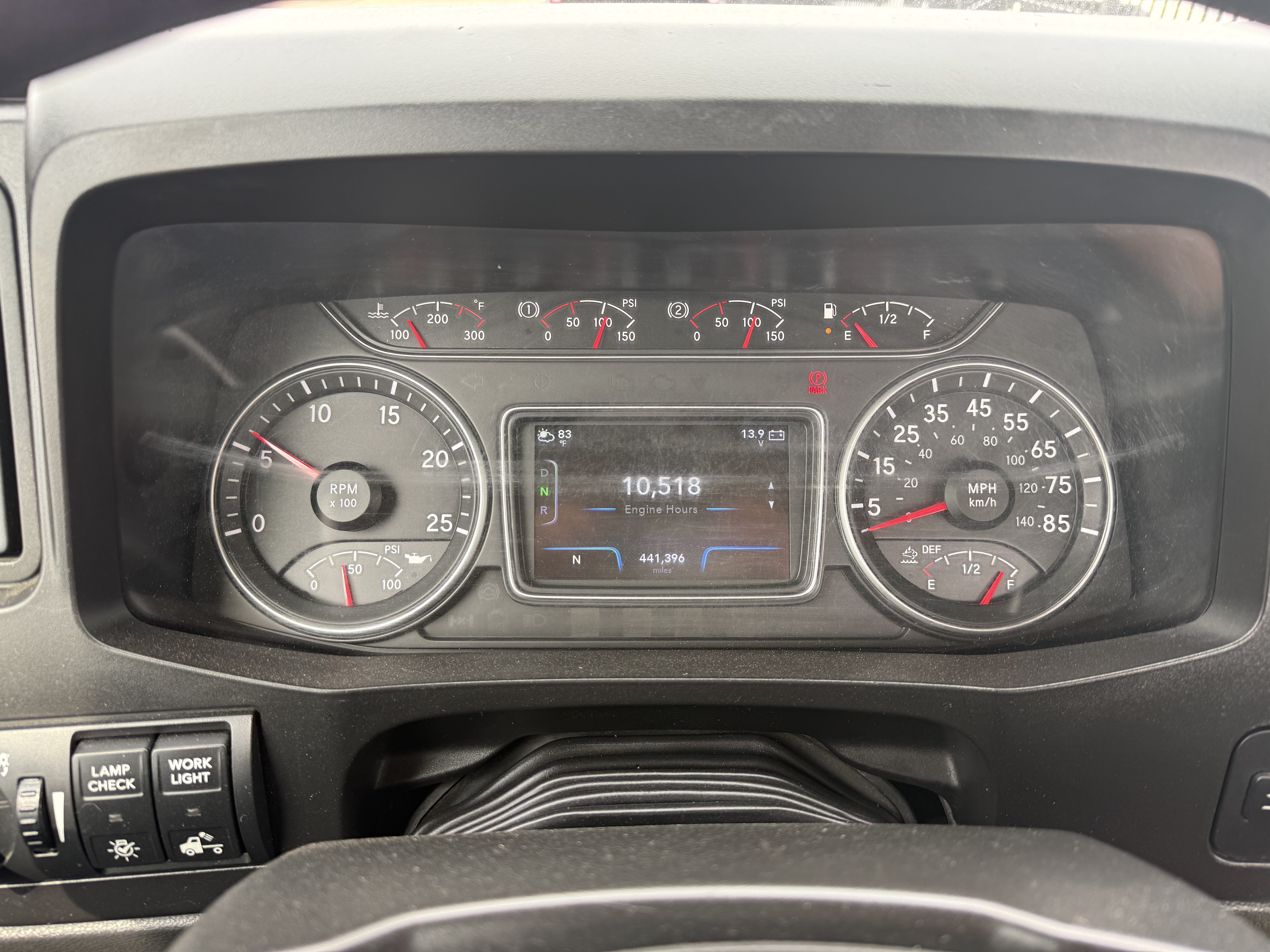 2021 International LT - image 10