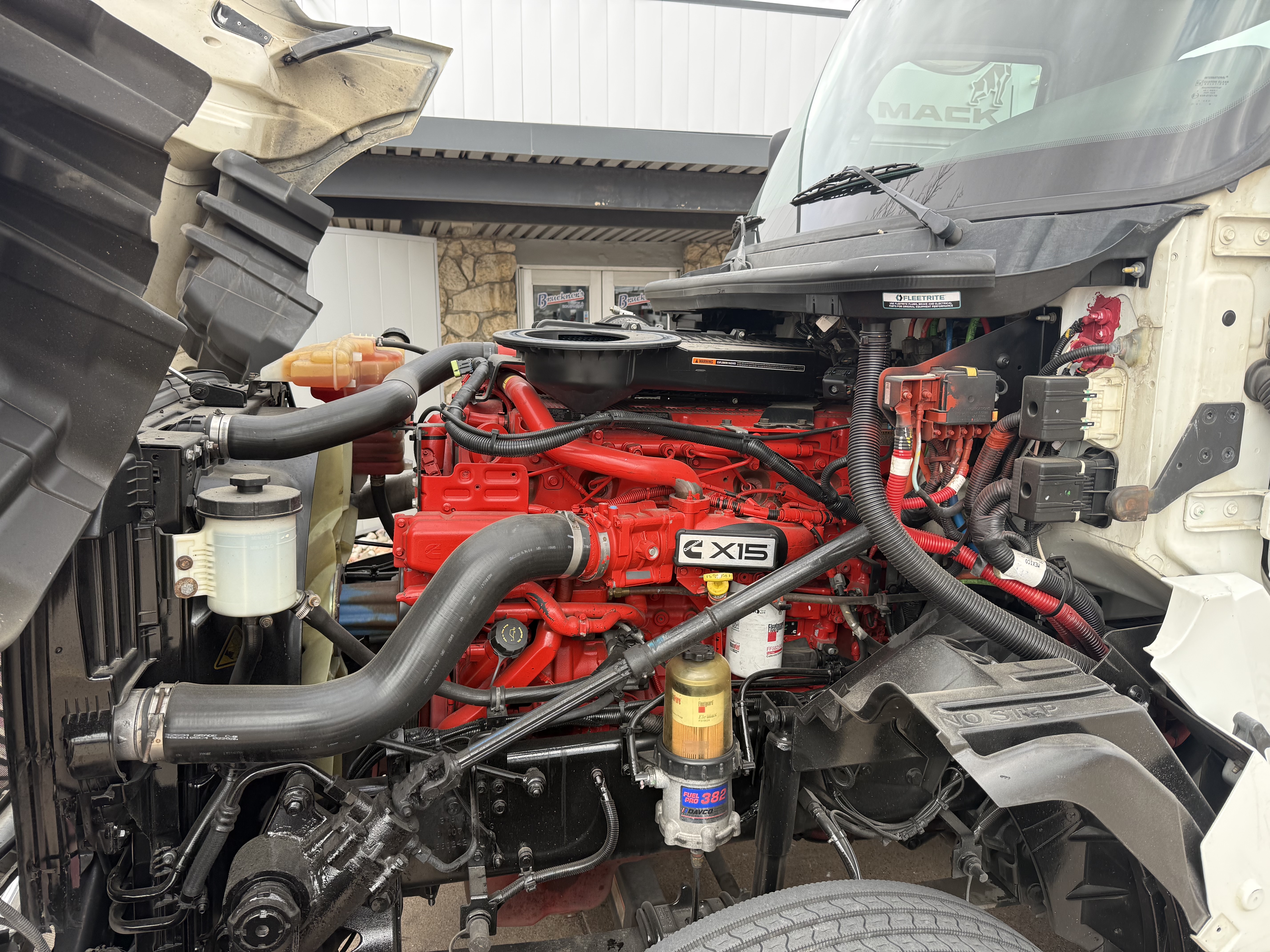 2021 International LT - image 25