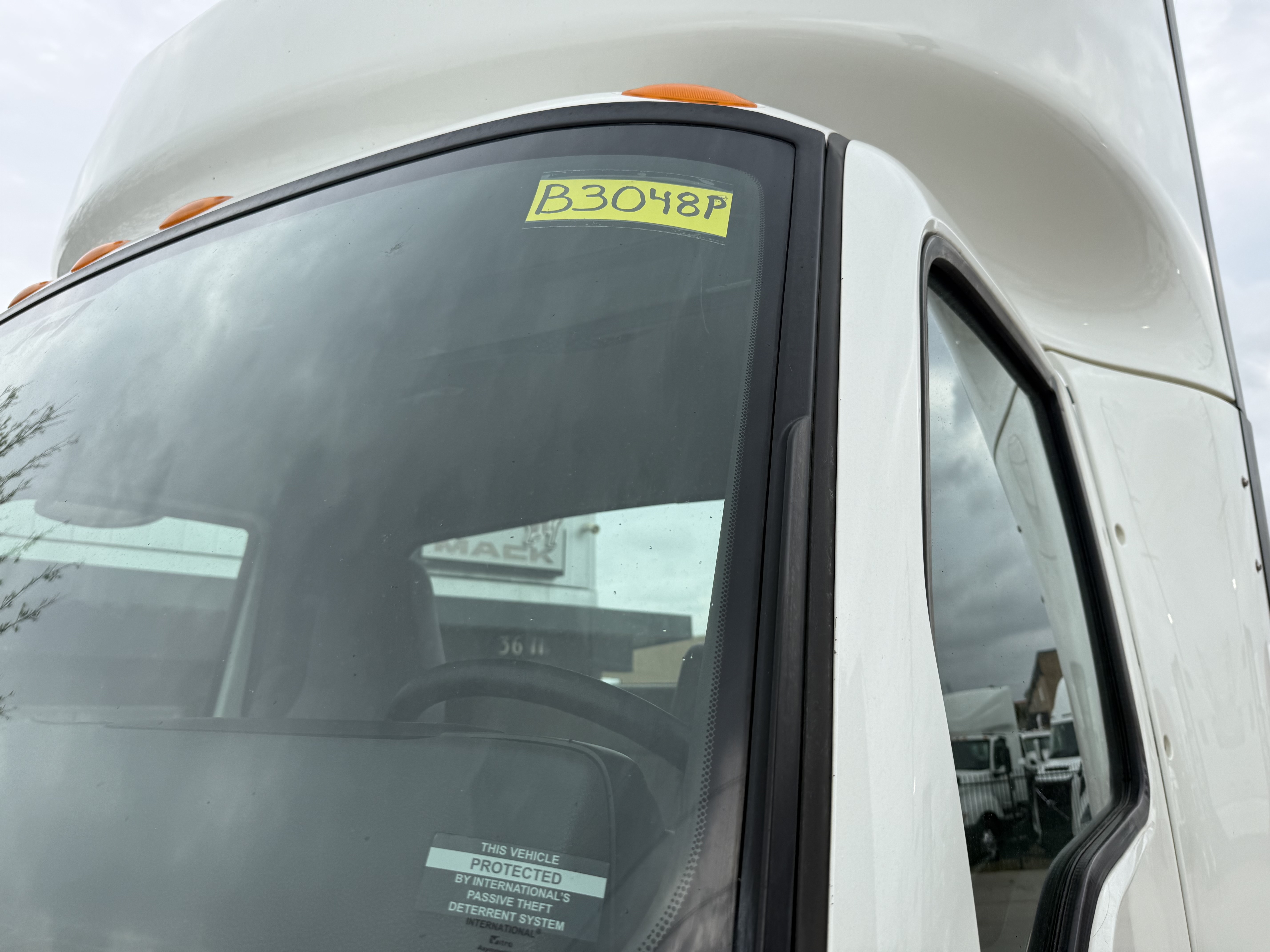 2021 International LT - image 26