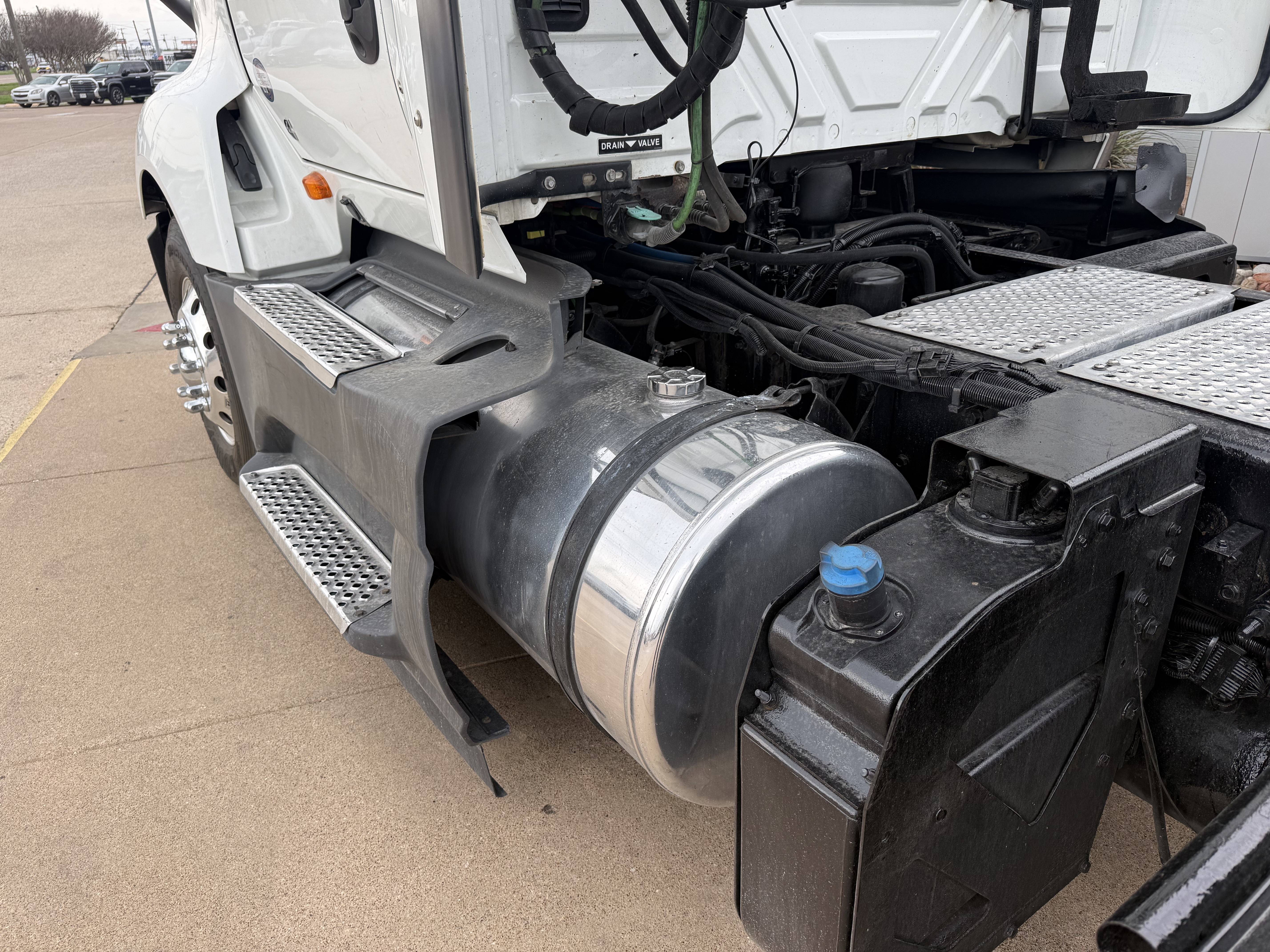 2021 International LT - image 15