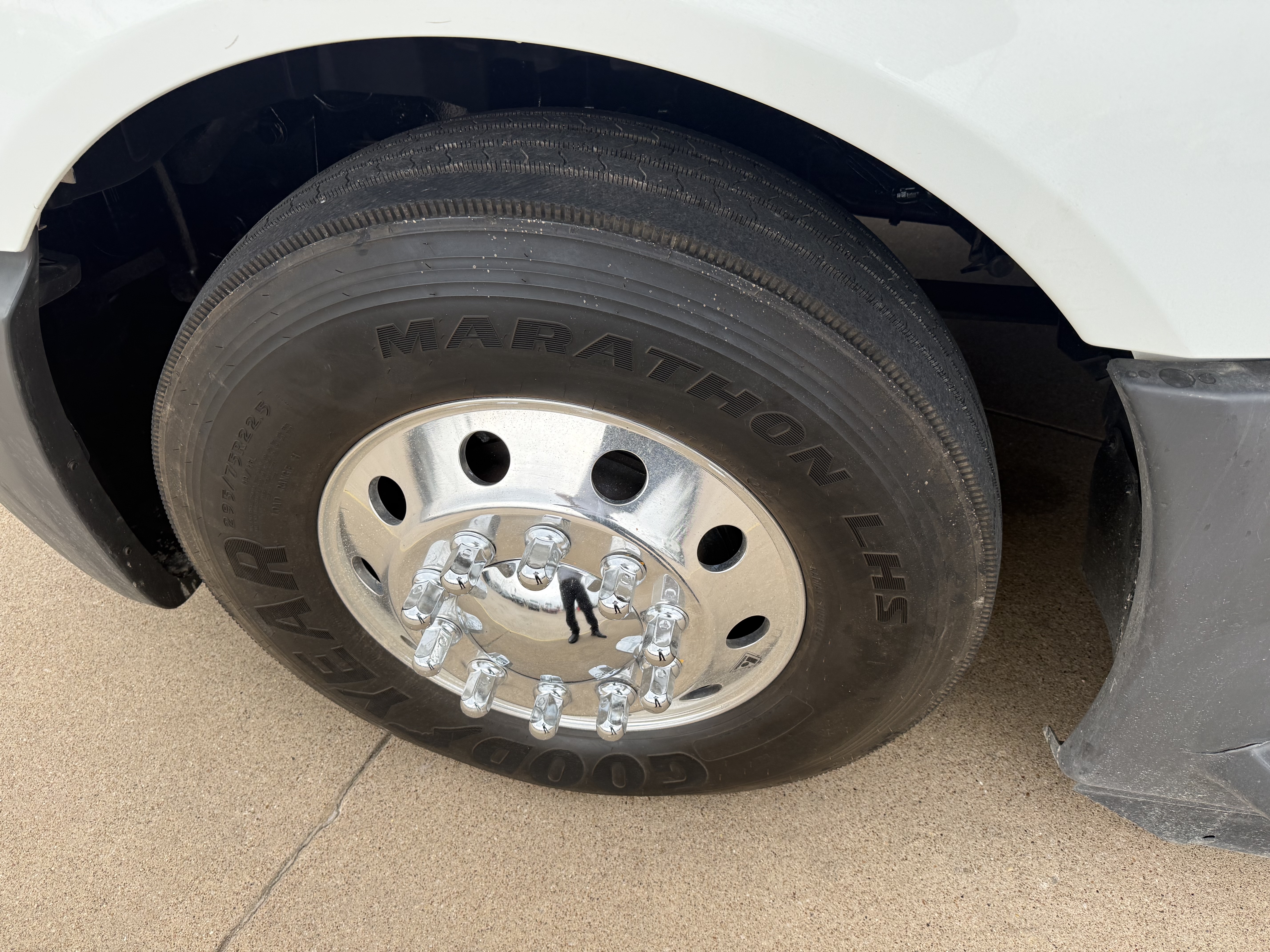 2021 International LT - image 18