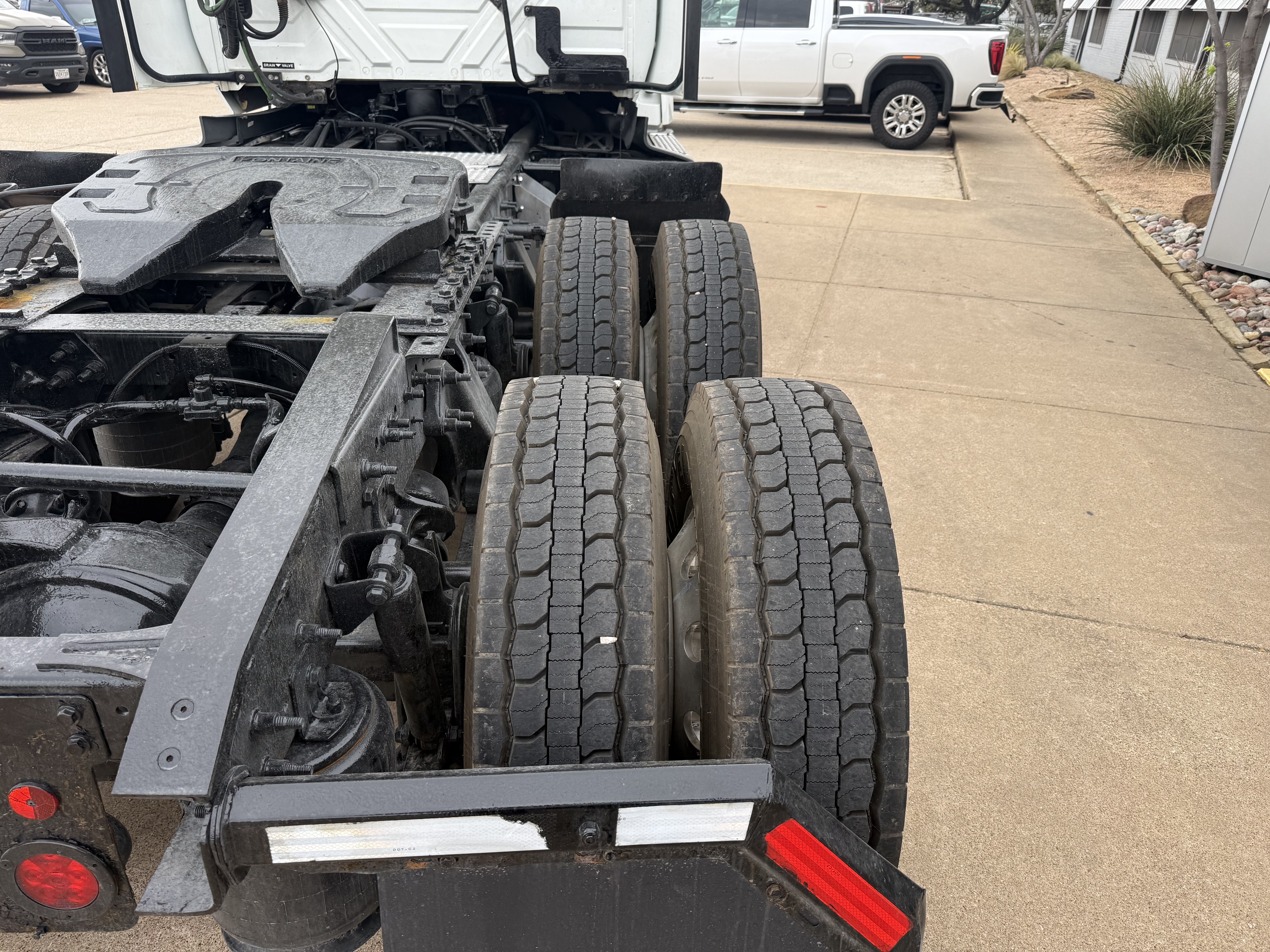 2021 International LT - image 21