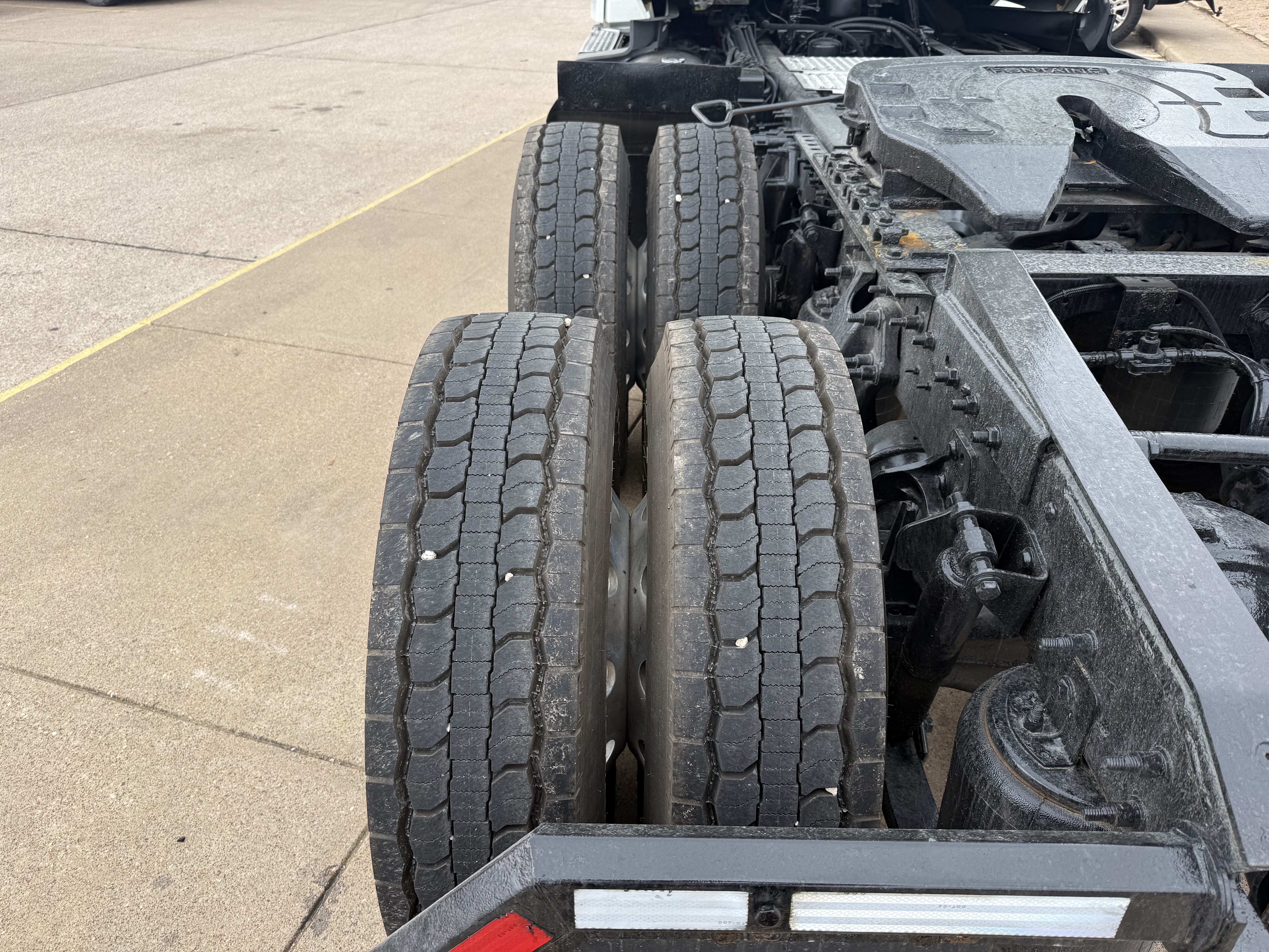 2021 International LT - image 20