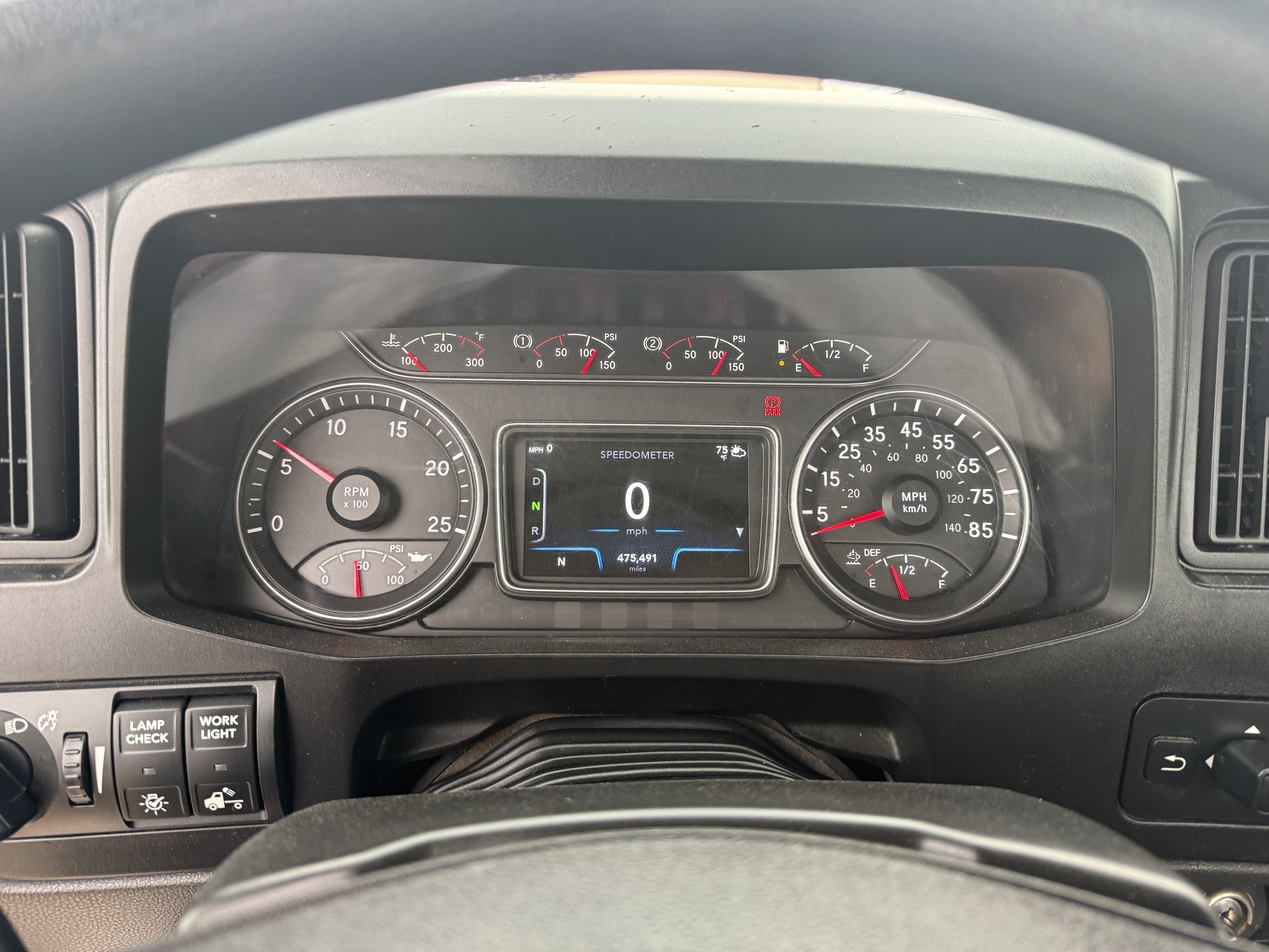 2021 International LT - image 11