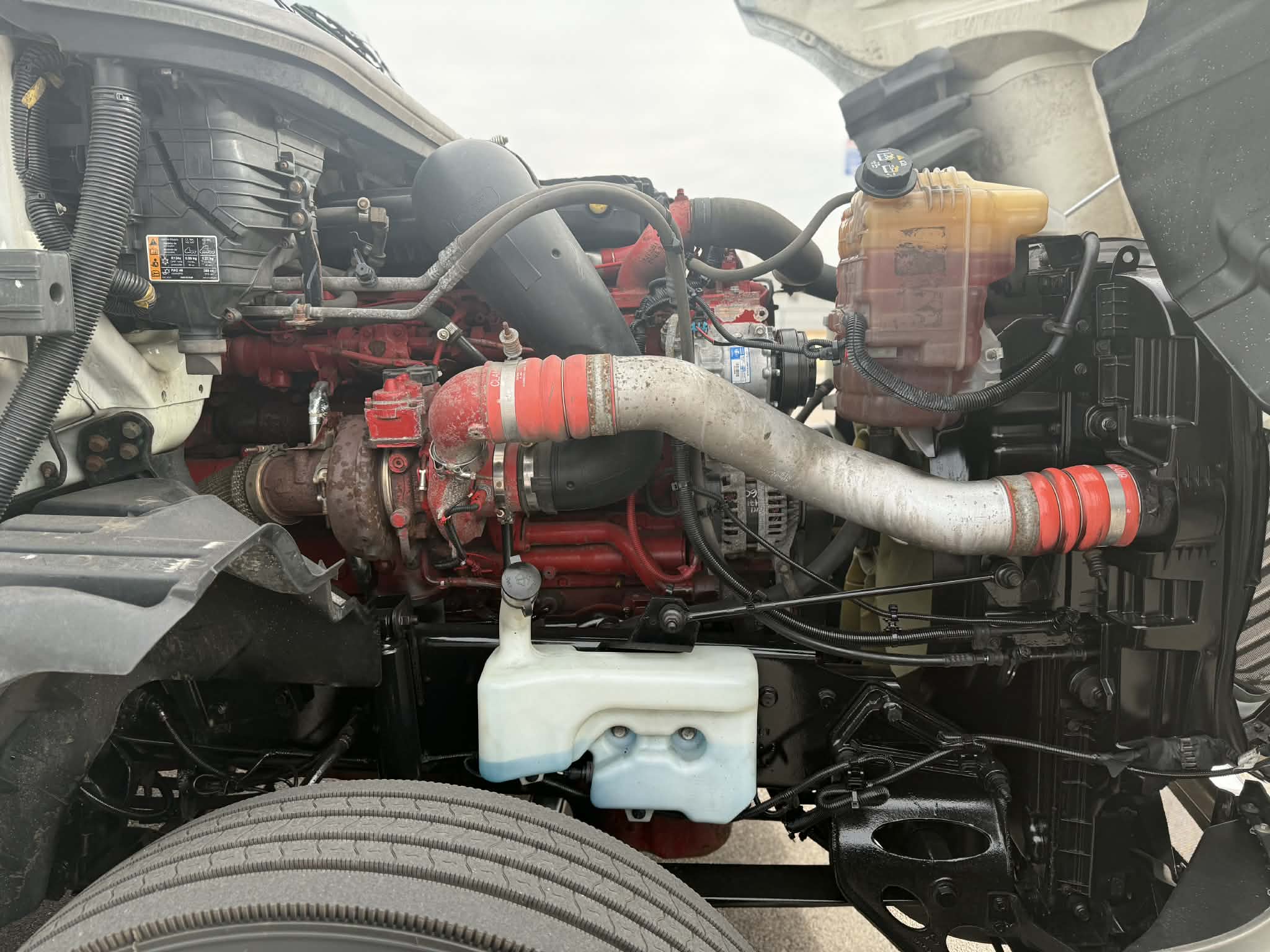 2021 International LT - image 18