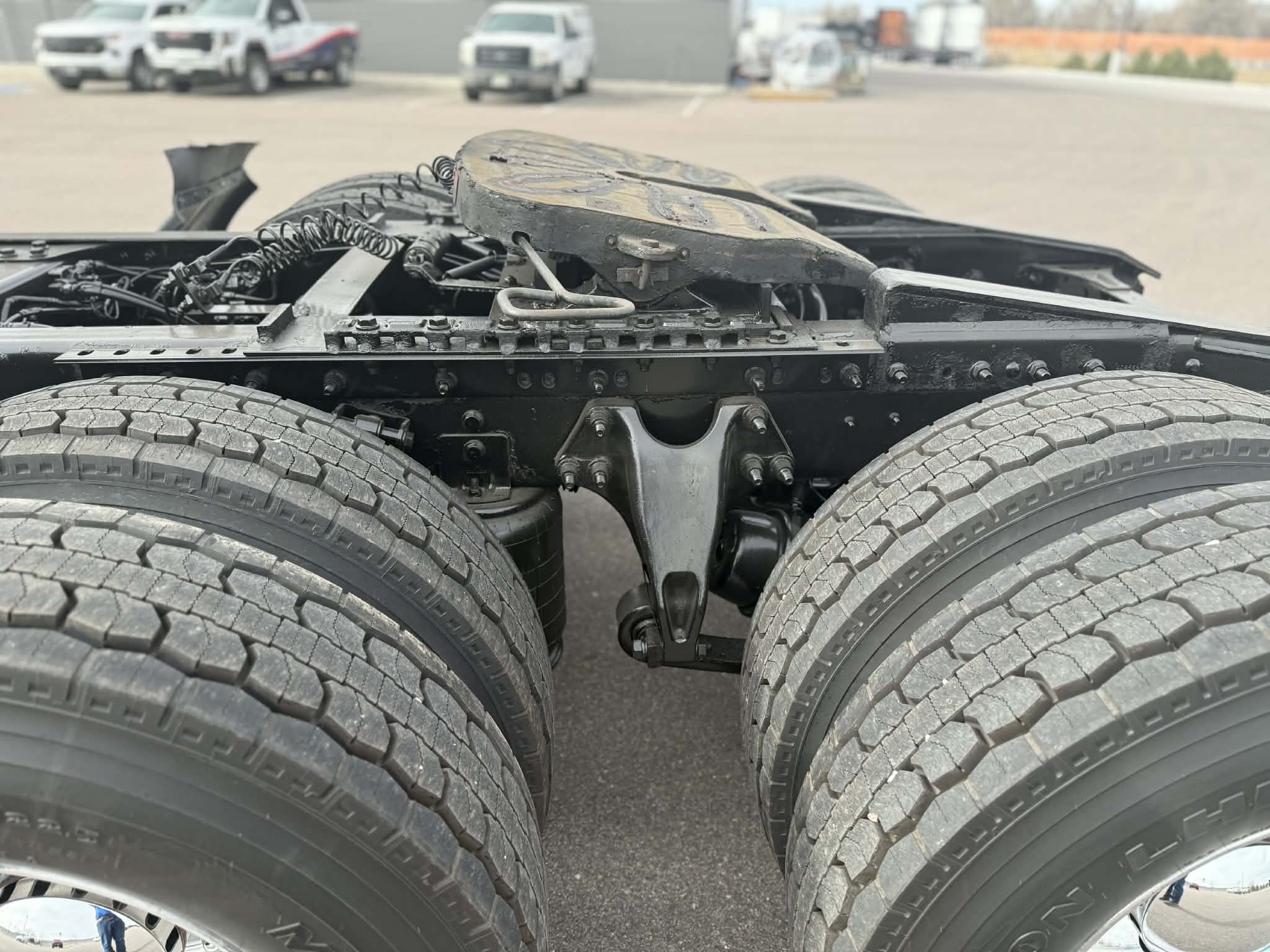 2021 International LT - image 17