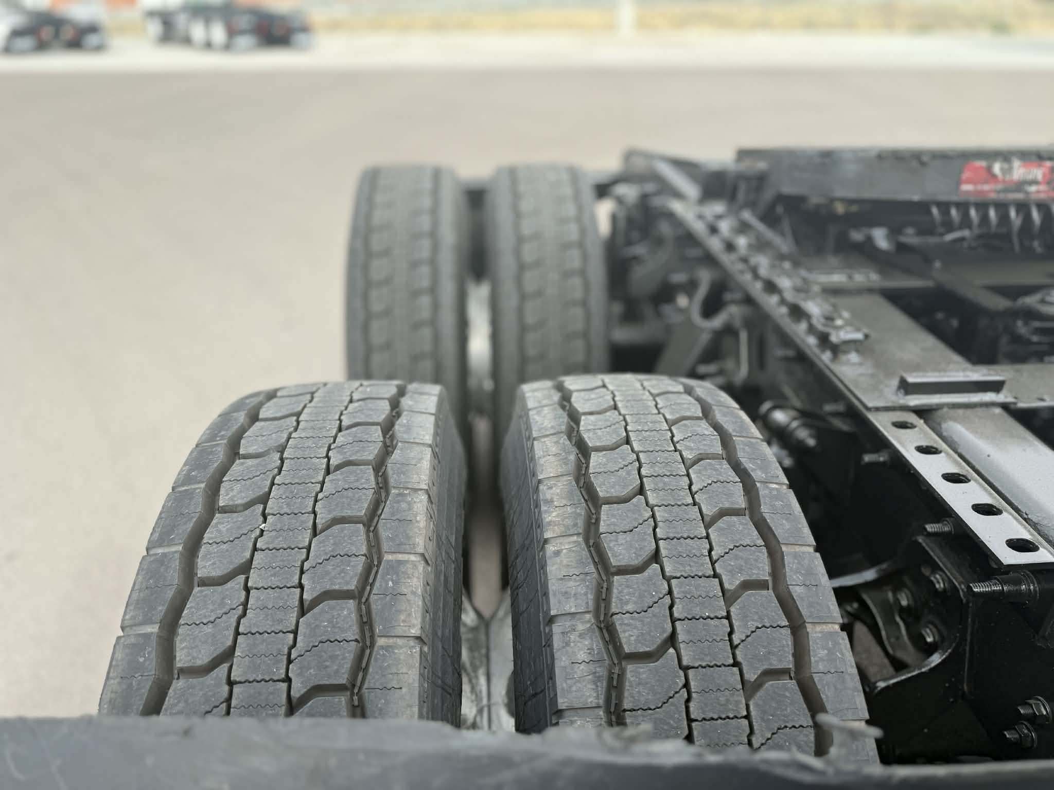 2021 International LT - image 13