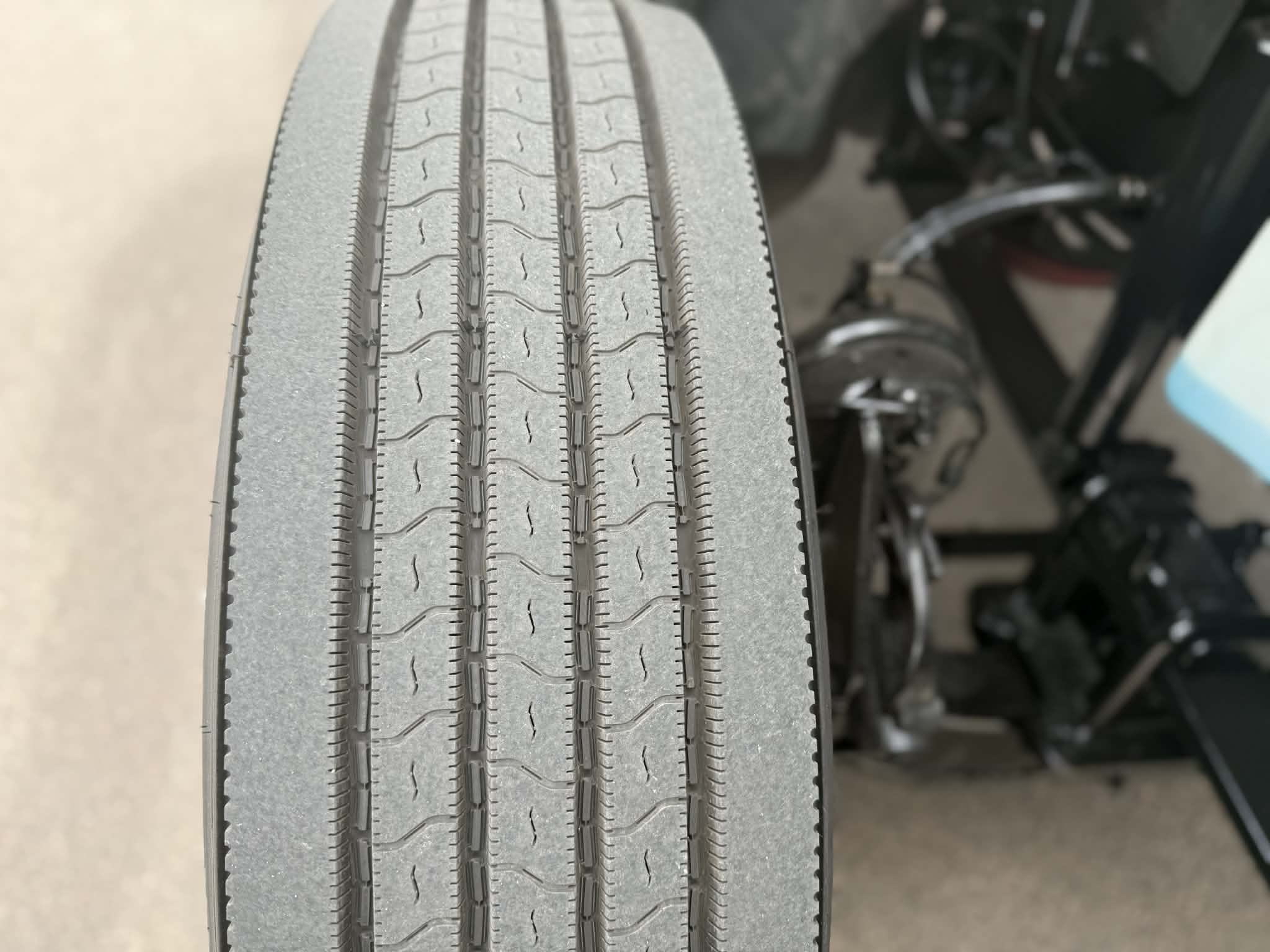 2021 International LT - image 6