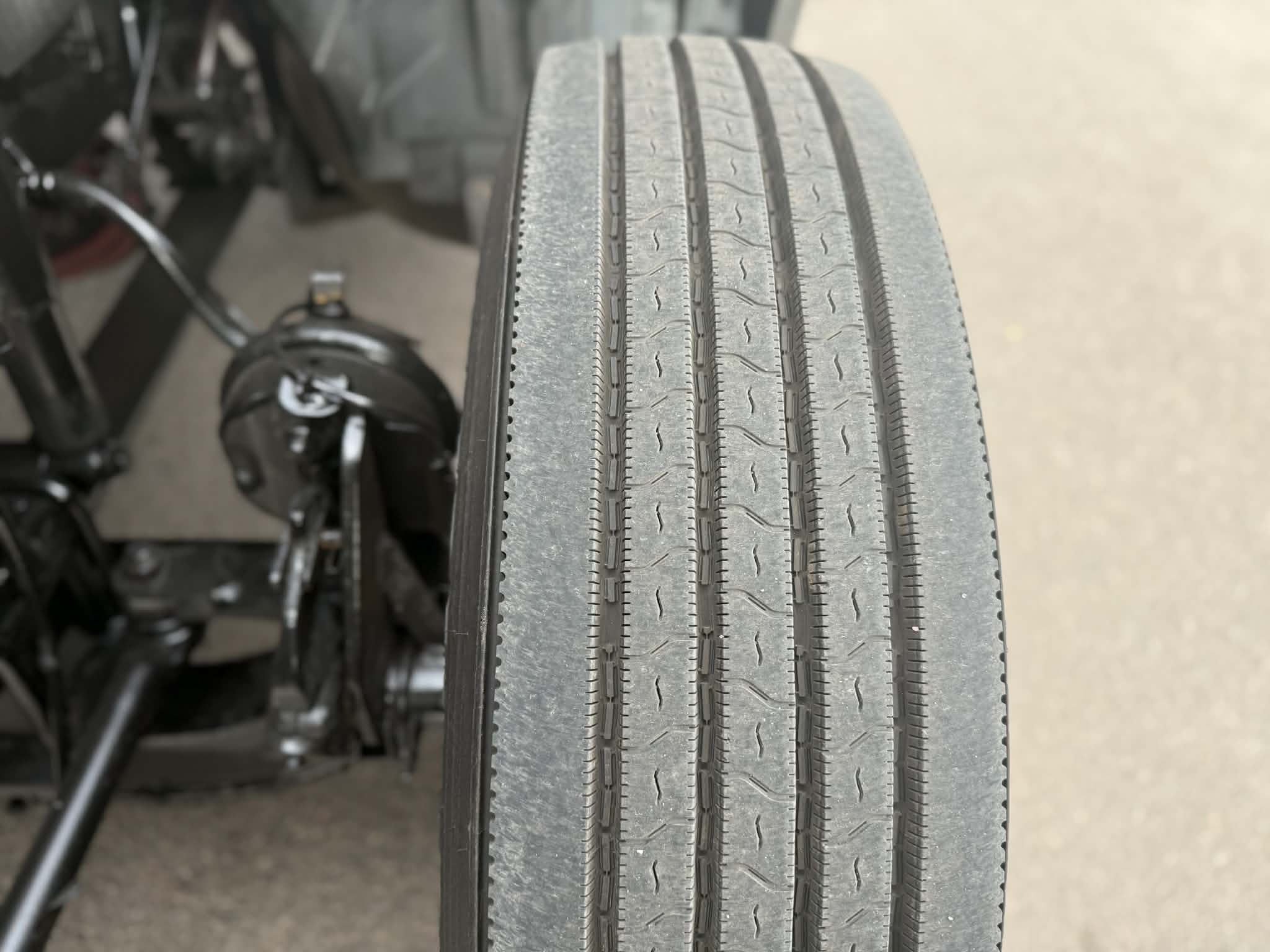 2021 International LT - image 10